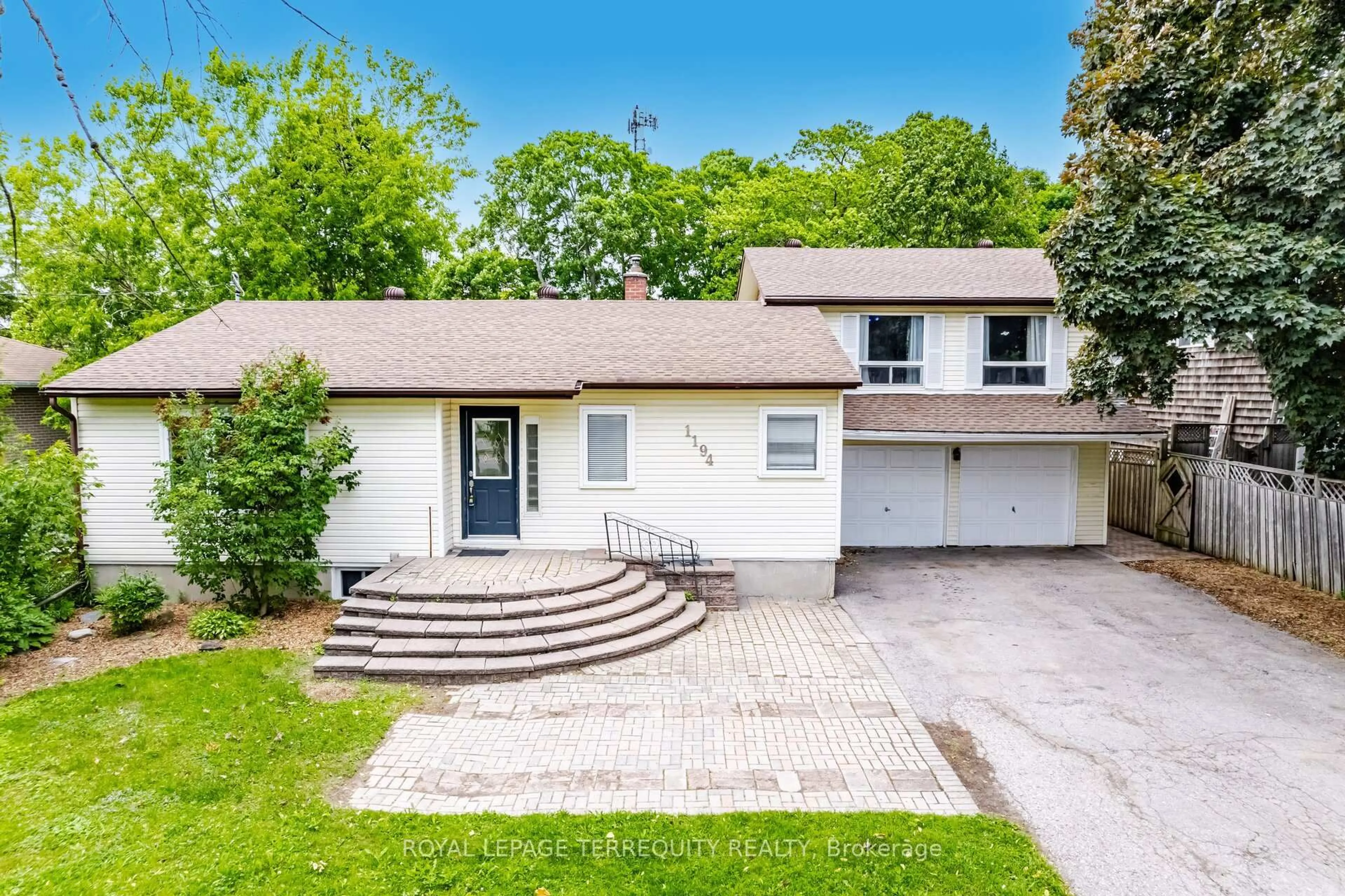 A pic from outside/outdoor area/front of a property/back of a property/a pic from drone, street for 1194 King St, Oshawa Ontario L1H 1H9