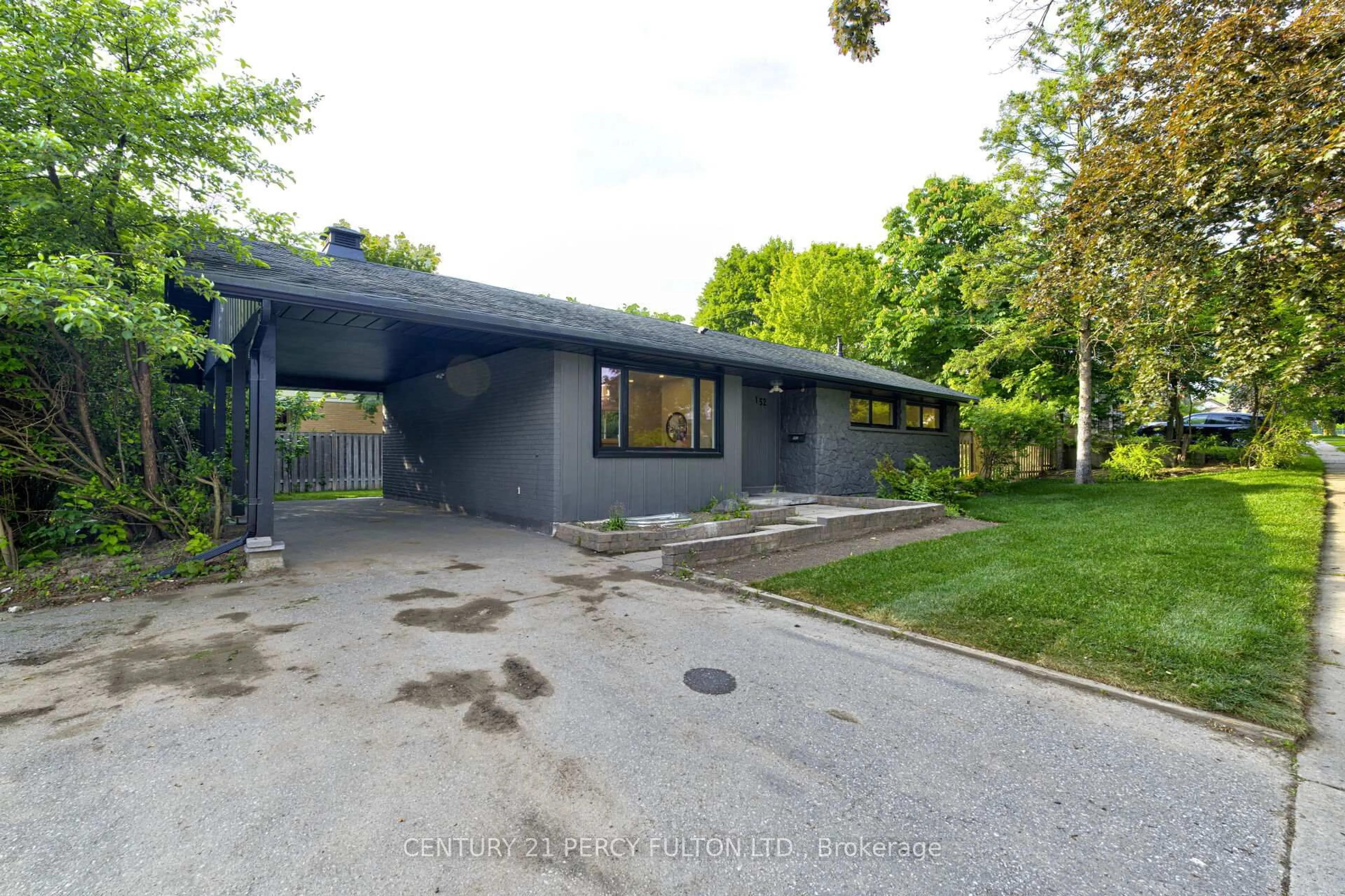 A pic from outside/outdoor area/front of a property/back of a property/a pic from drone, street for 152 Simpson Rd, Ajax Ontario L1S 2V6