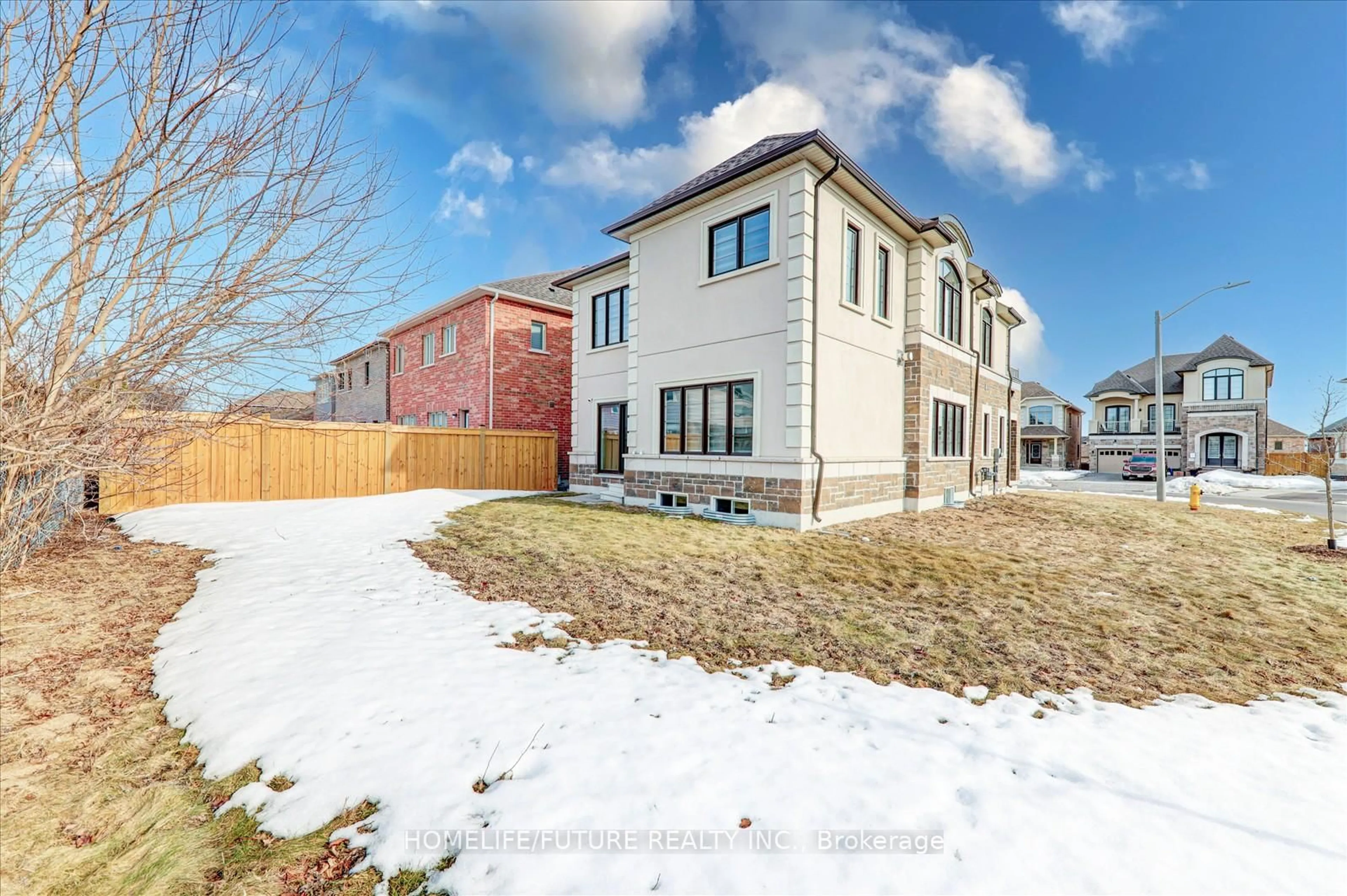 A pic from outside/outdoor area/front of a property/back of a property/a pic from drone, street for 1345 Apollo St, Oshawa Ontario L1K 3E6