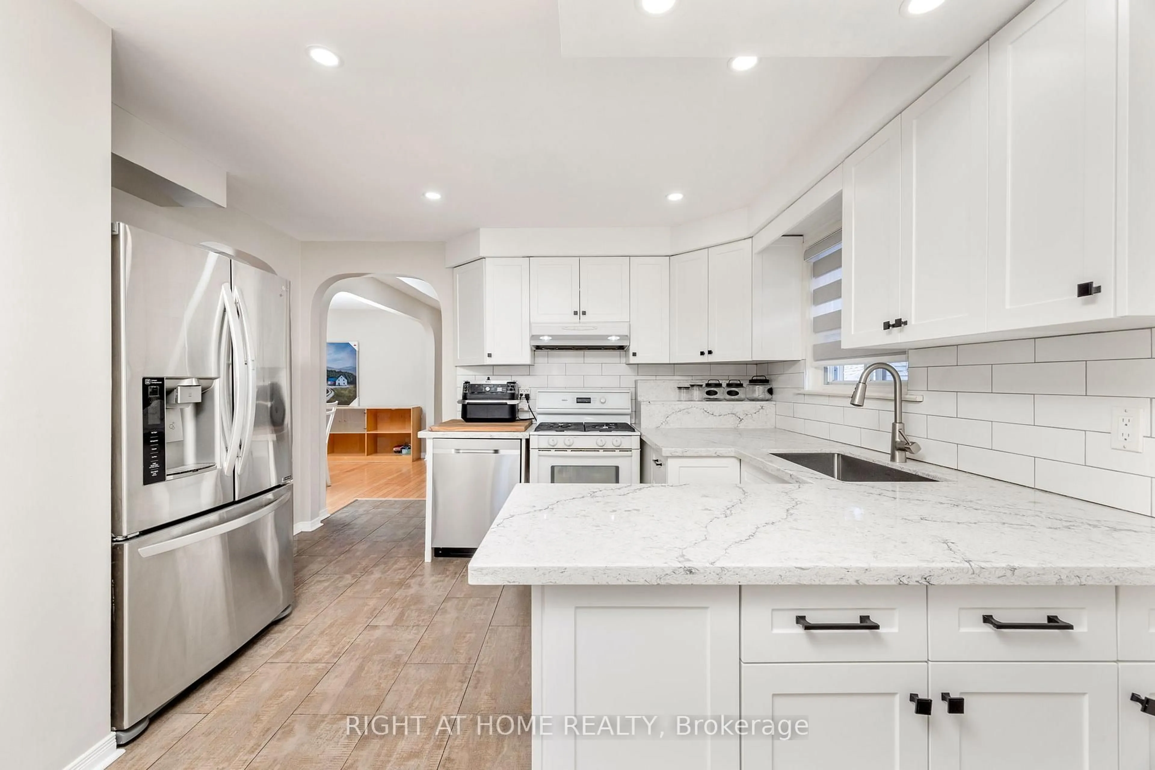 Open concept kitchen, ceramic/tile floor for 15 Dalcourt Dr, Toronto Ontario M1E 3G9