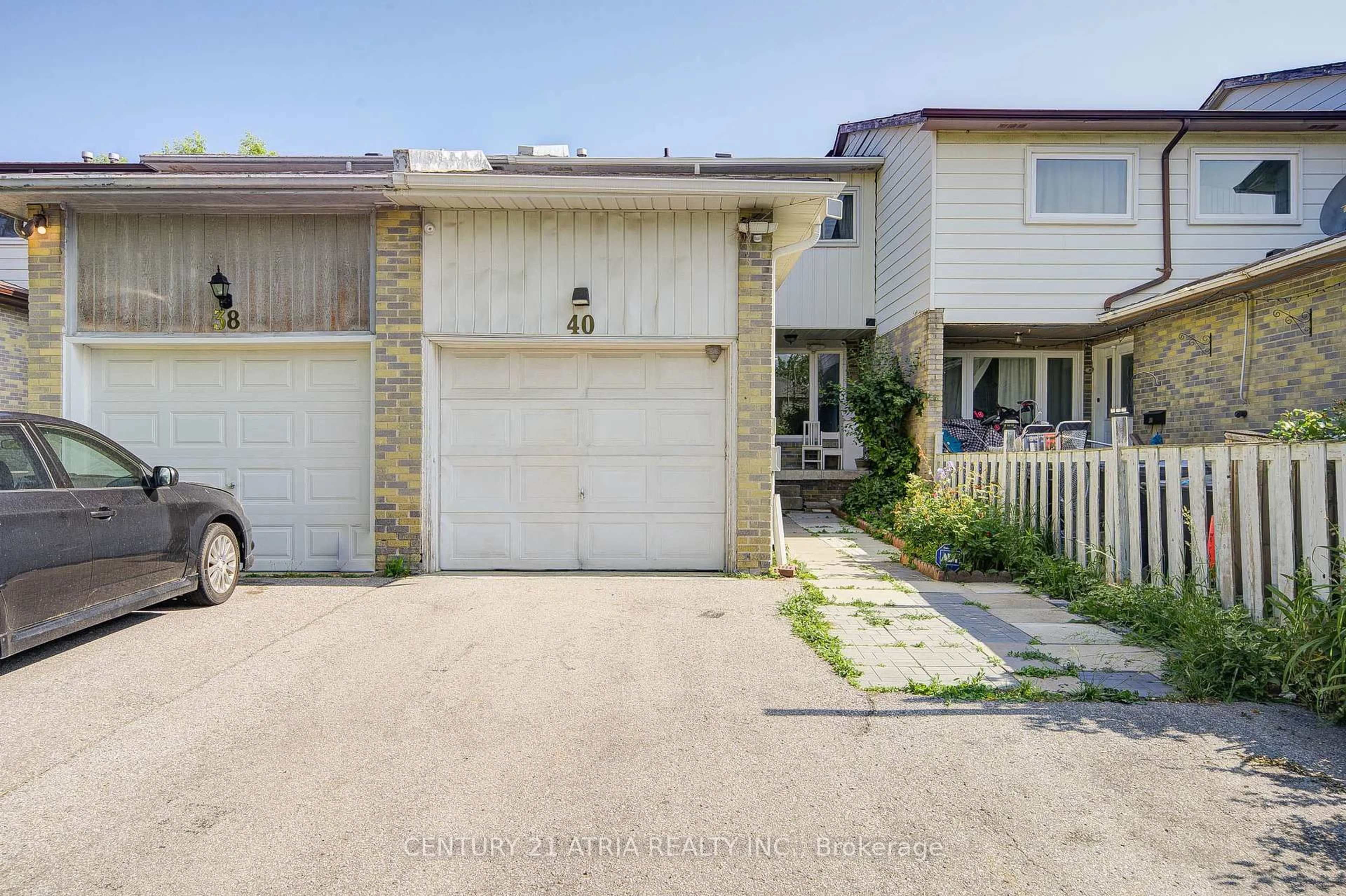 A pic from outside/outdoor area/front of a property/back of a property/a pic from drone, street for 40 Horseley Hill Dr, Toronto Ontario M1B 1W5