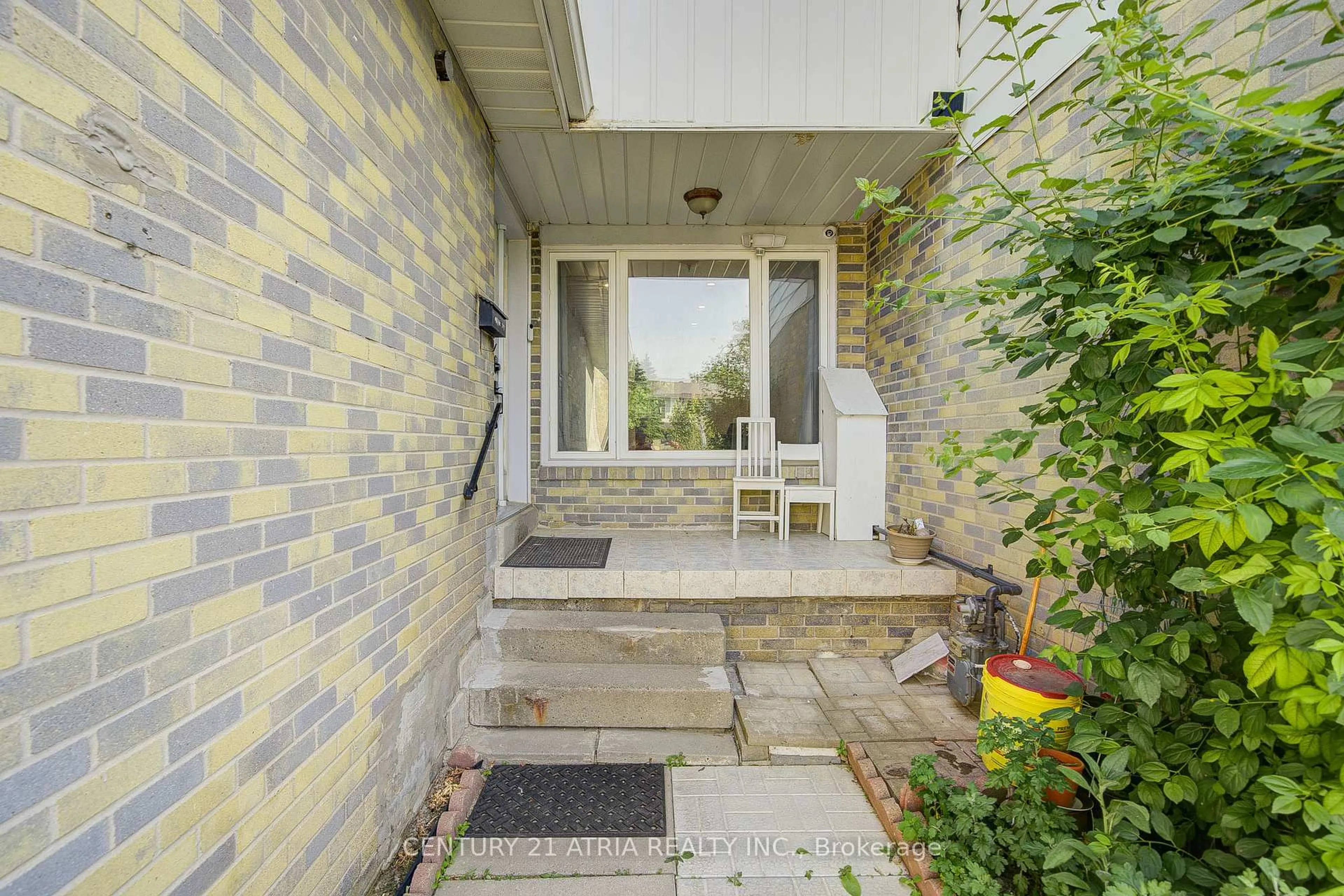Patio, street for 40 Horseley Hill Dr, Toronto Ontario M1B 1W5