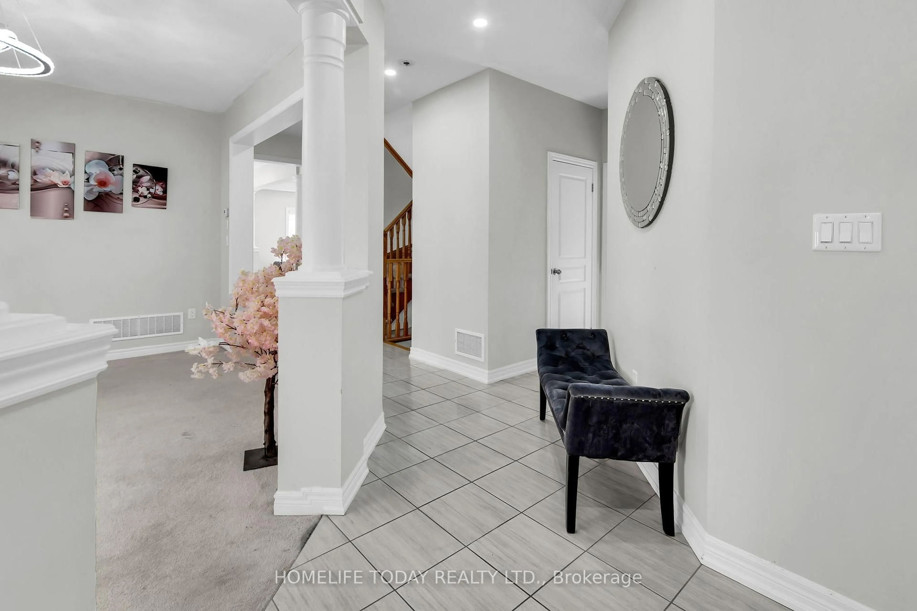 Indoor foyer for 265 Bruce Cameron Dr, Clarington Ontario L1C 3K2