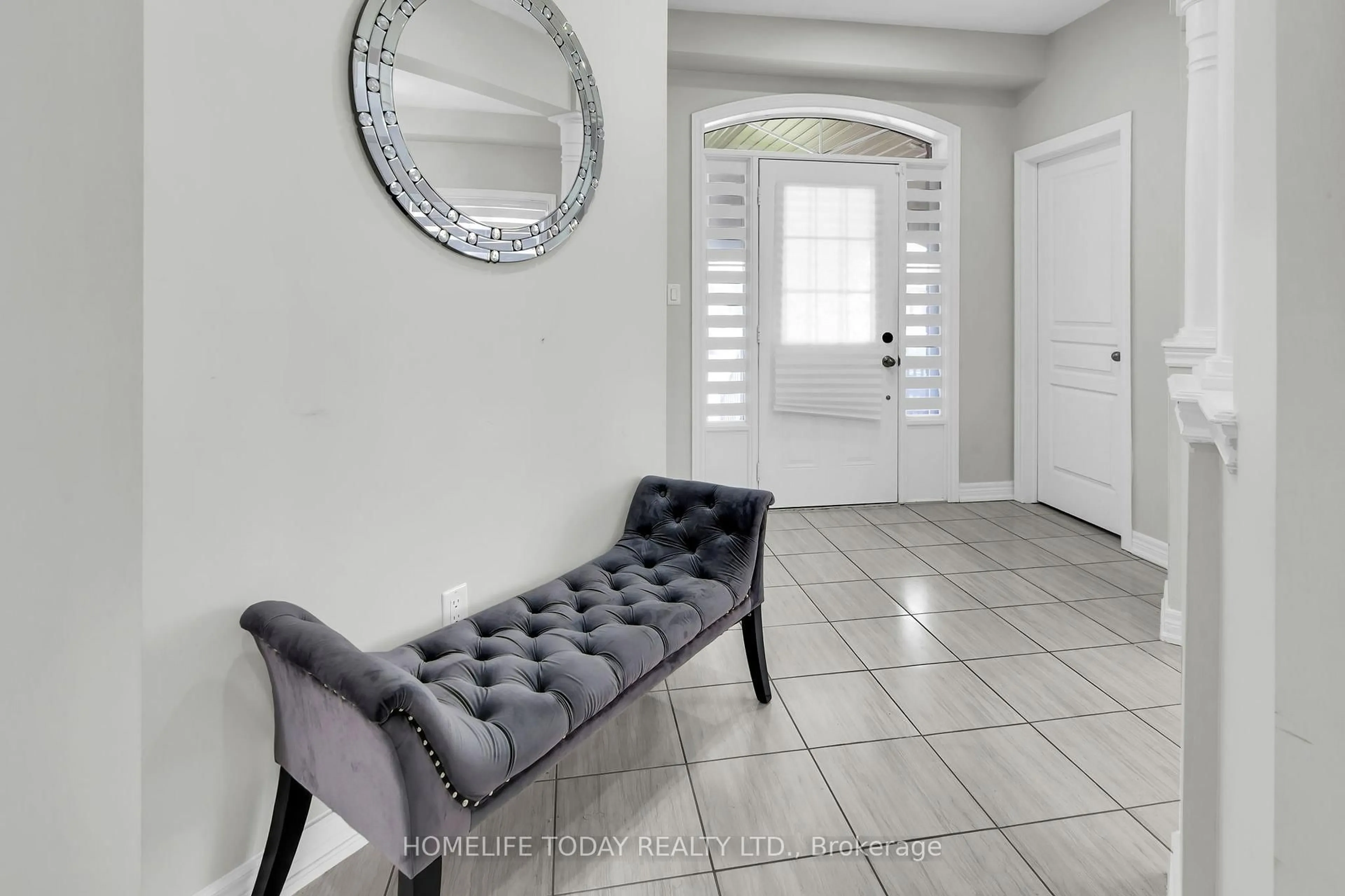 Indoor entryway for 265 Bruce Cameron Dr, Clarington Ontario L1C 3K2