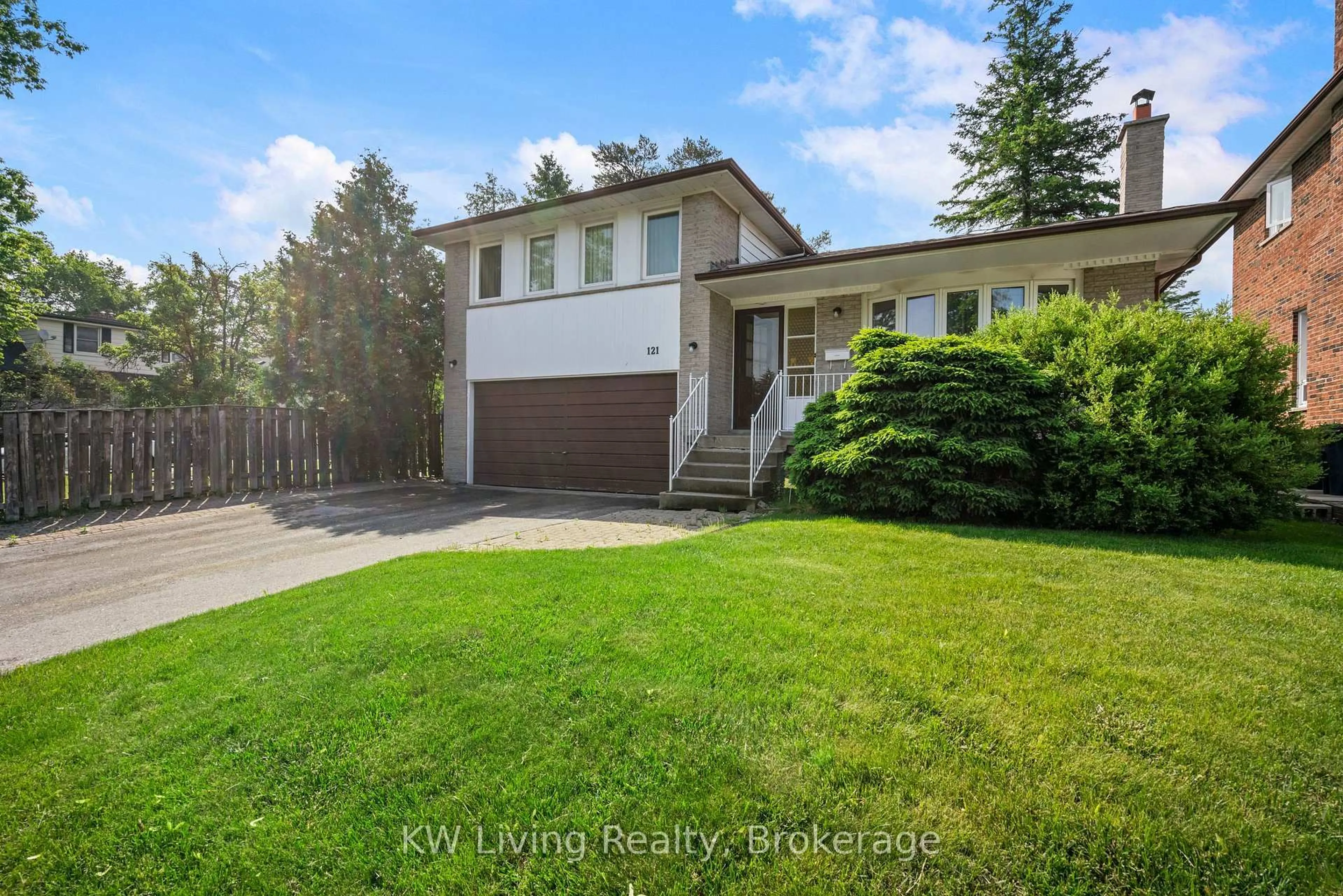 A pic from outside/outdoor area/front of a property/back of a property/a pic from drone, street for 121 Havendale Rd, Toronto Ontario M1S 1E7