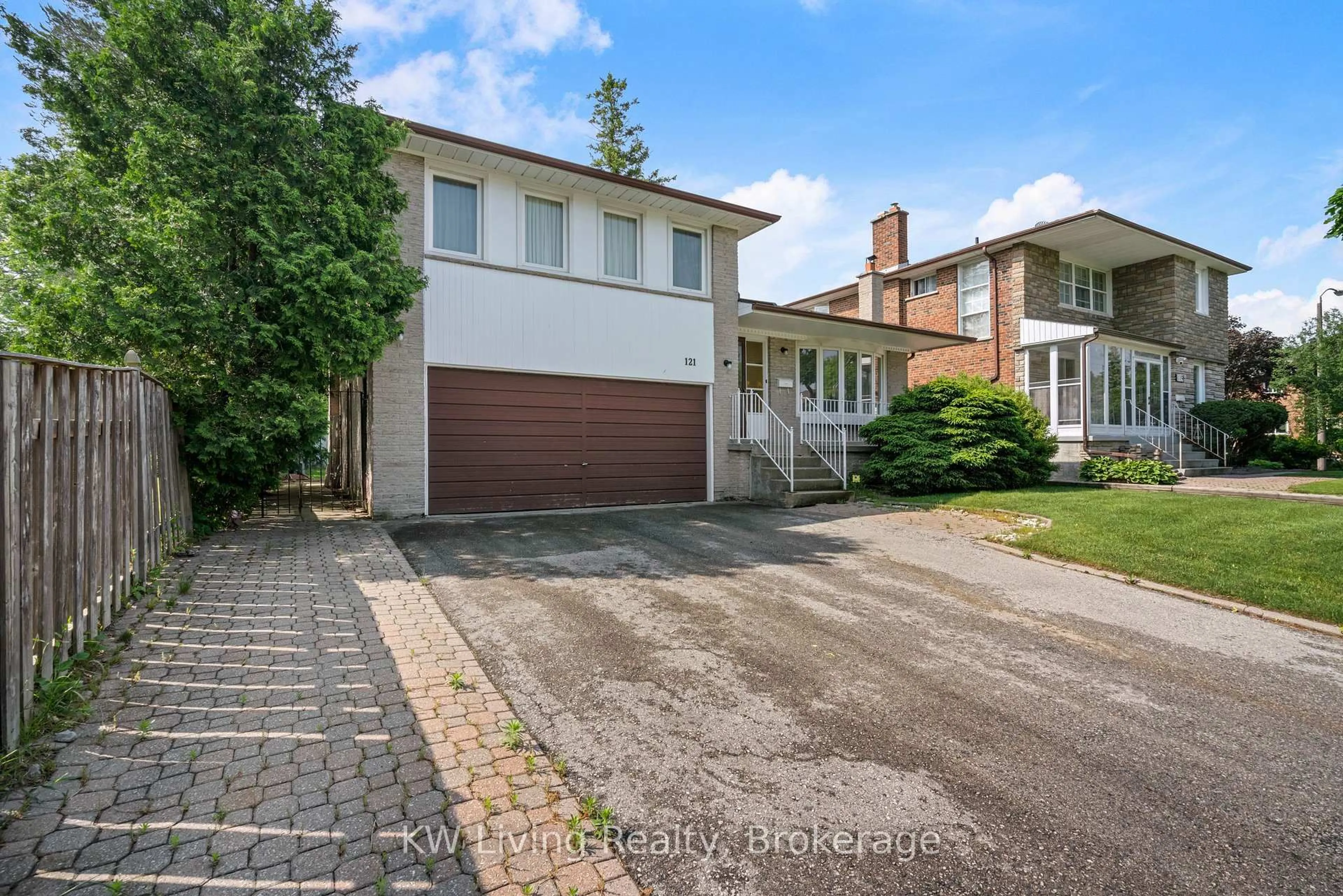 A pic from outside/outdoor area/front of a property/back of a property/a pic from drone, street for 121 Havendale Rd, Toronto Ontario M1S 1E7