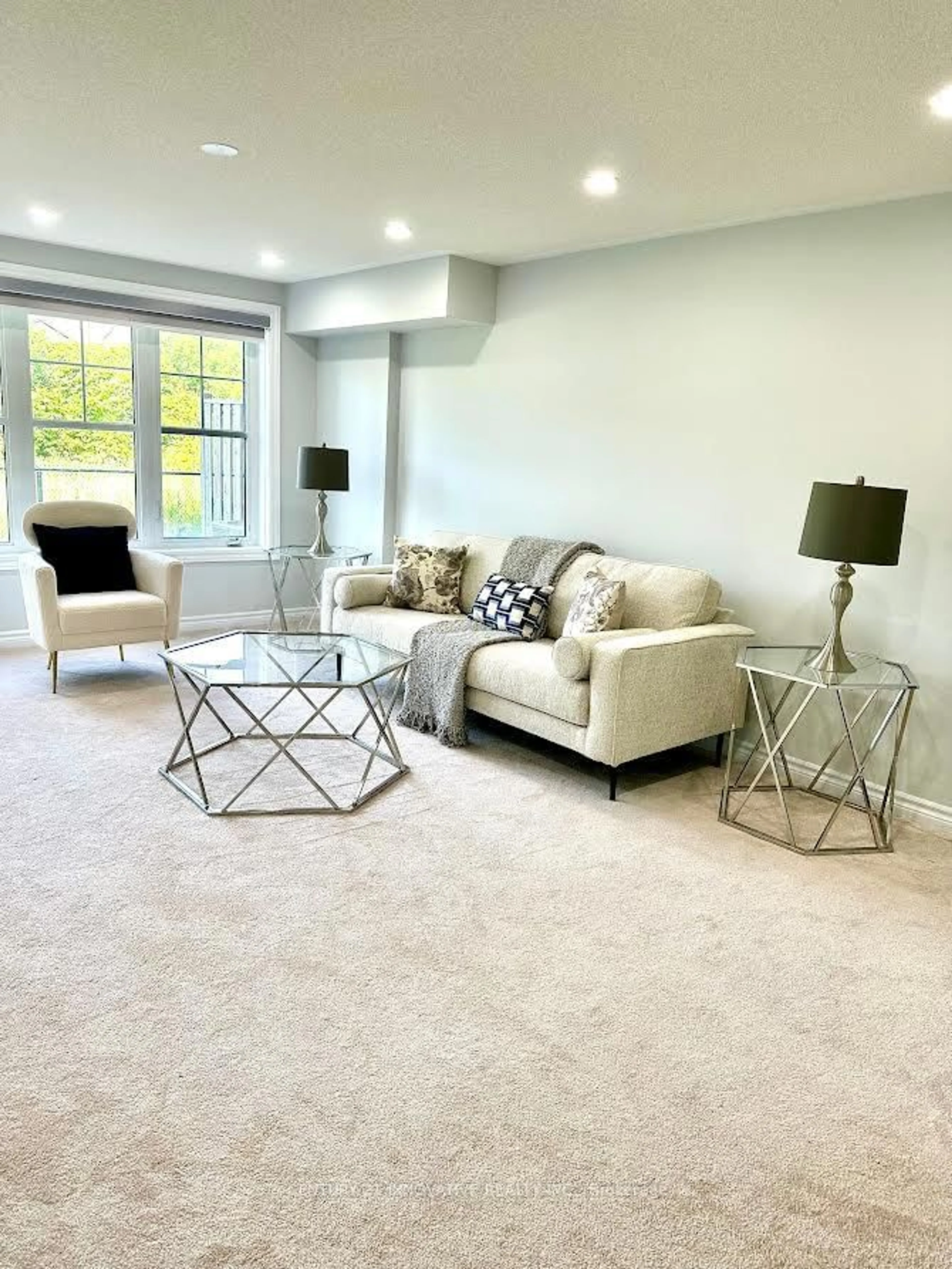 Living room with furniture, carpet floor for 30 Paradise Way, Whitby Ontario L1R 0R7