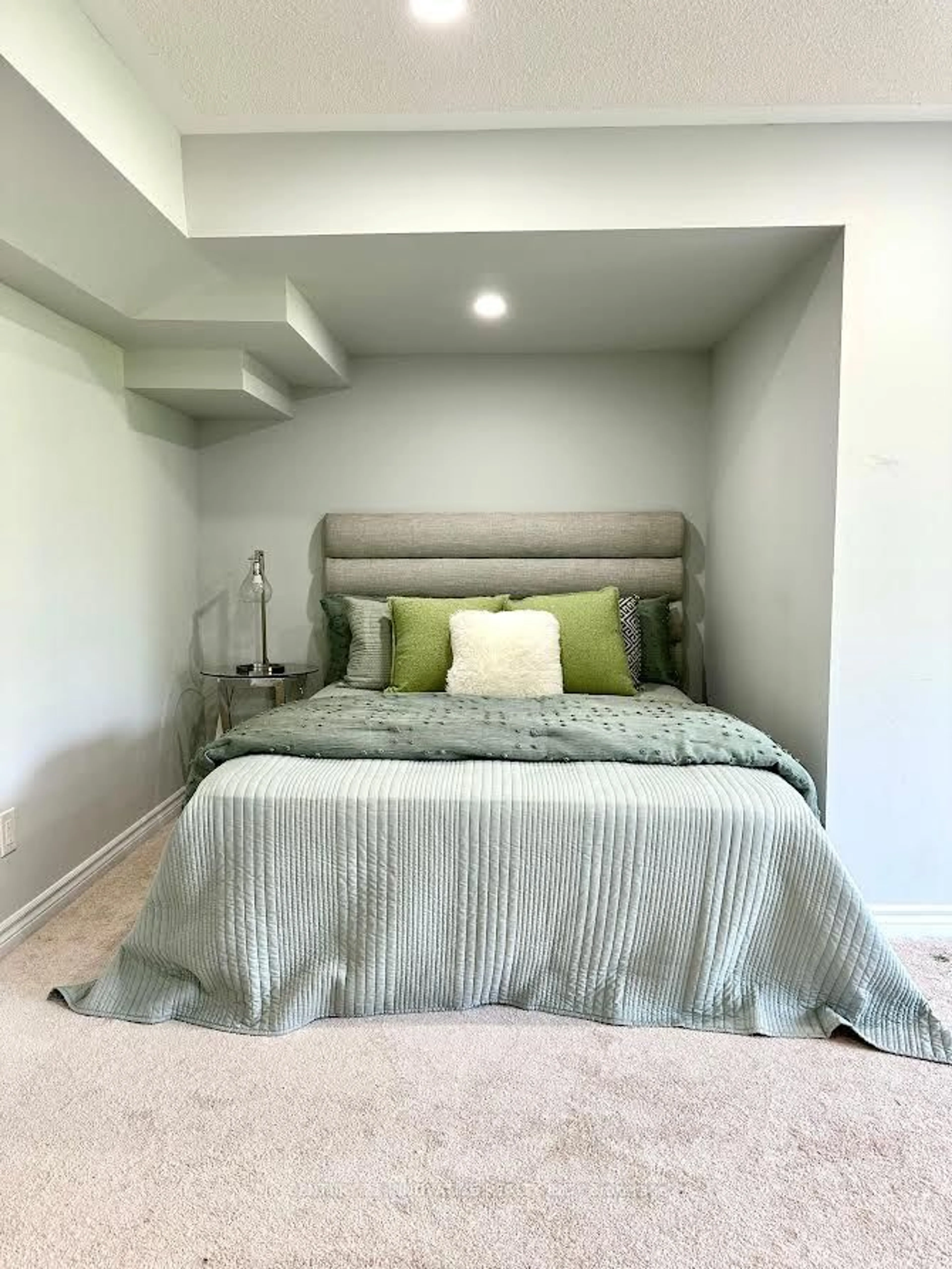 Bedroom with bed, unknown for 30 Paradise Way, Whitby Ontario L1R 0R7