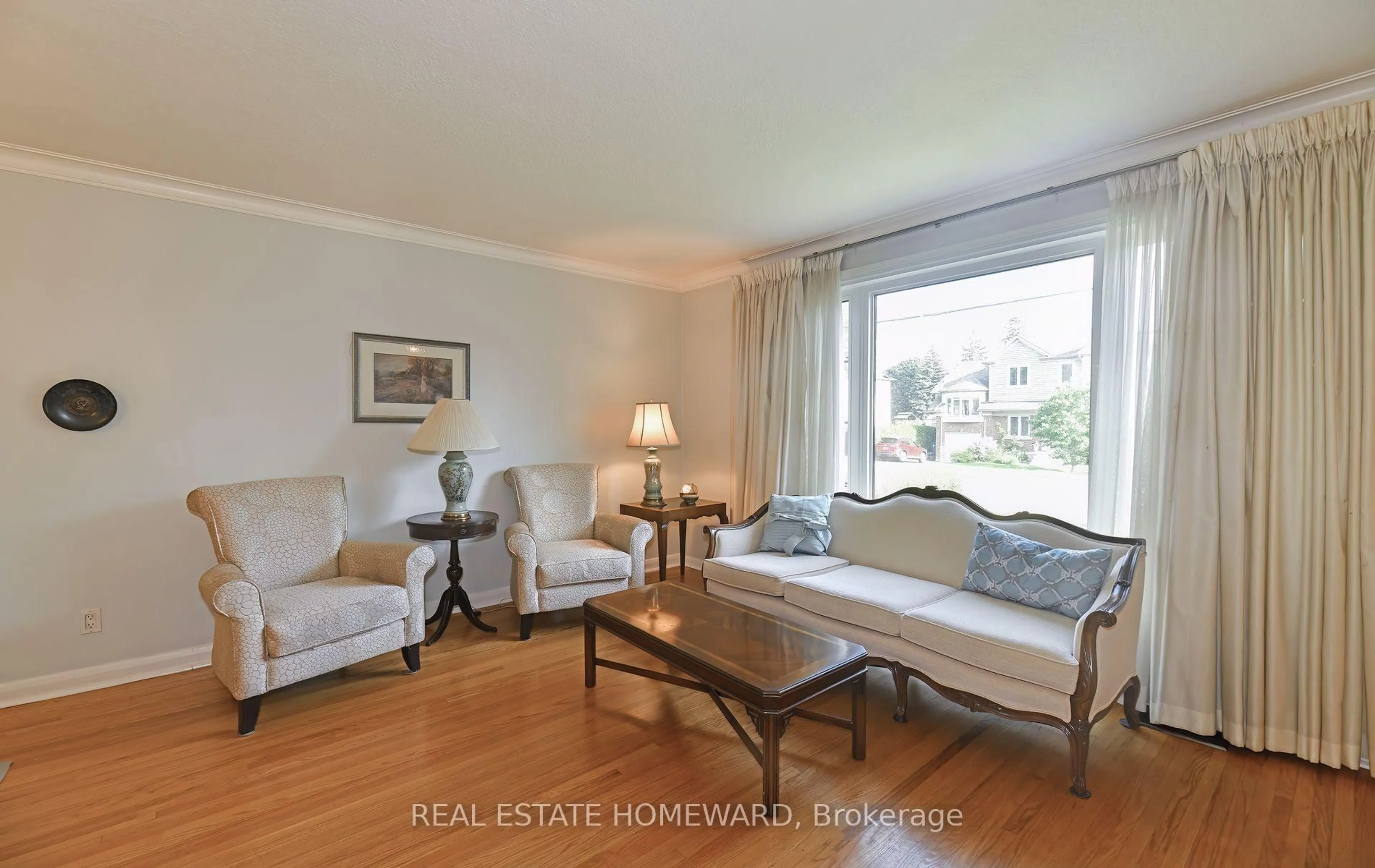 Living room with furniture, wood/laminate floor for 111 Surrey Ave, Toronto Ontario M1R 1H2