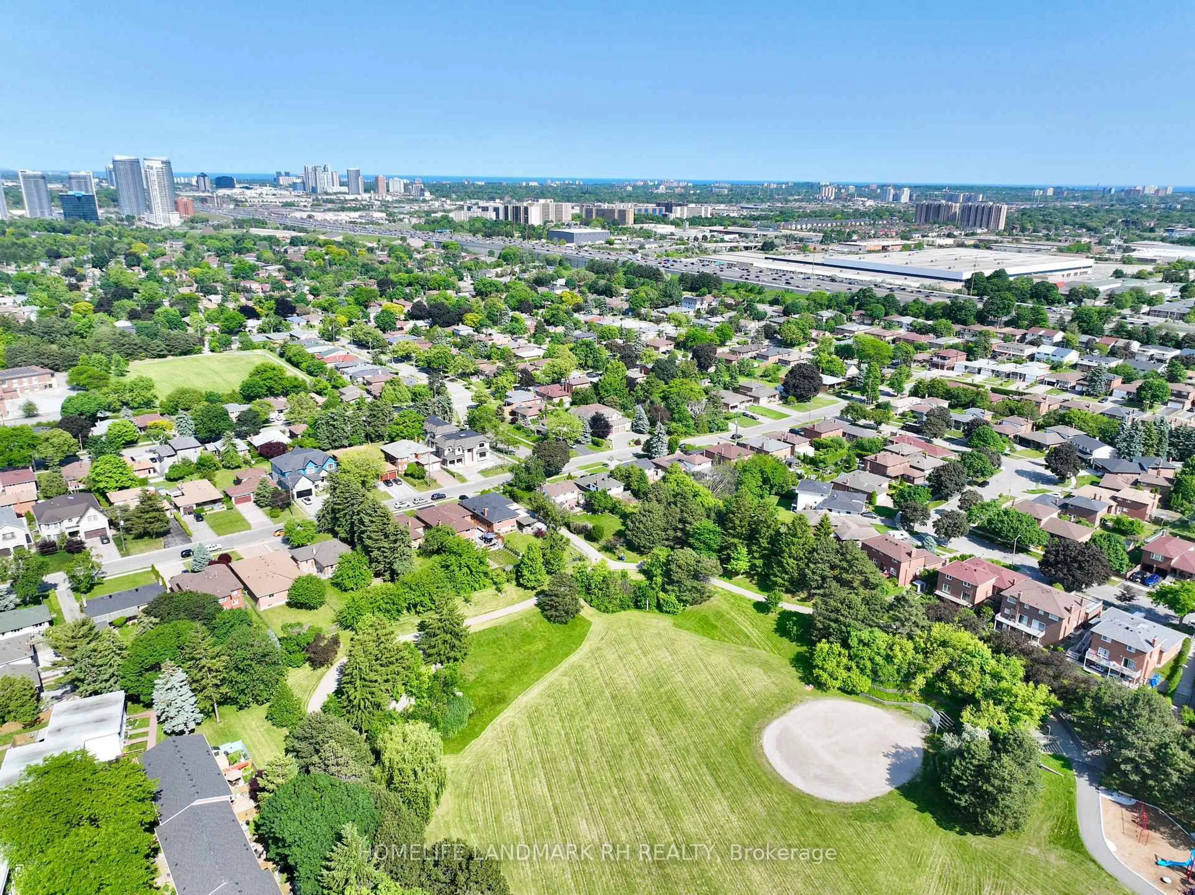 A pic from outside/outdoor area/front of a property/back of a property/a pic from drone, city buildings view from balcony for 38 Aragon Ave, Toronto Ontario M1T 1X7
