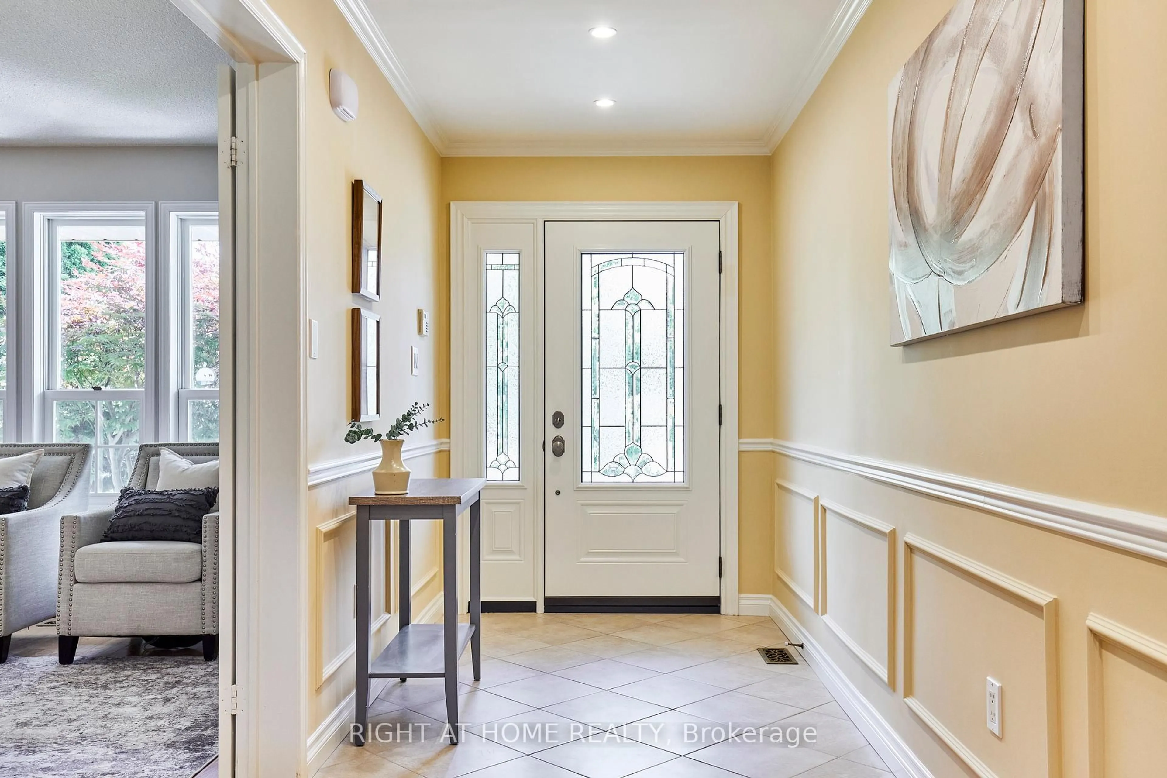 Indoor entryway for 773 Shetland Crt, Oshawa Ontario L1J 7R3