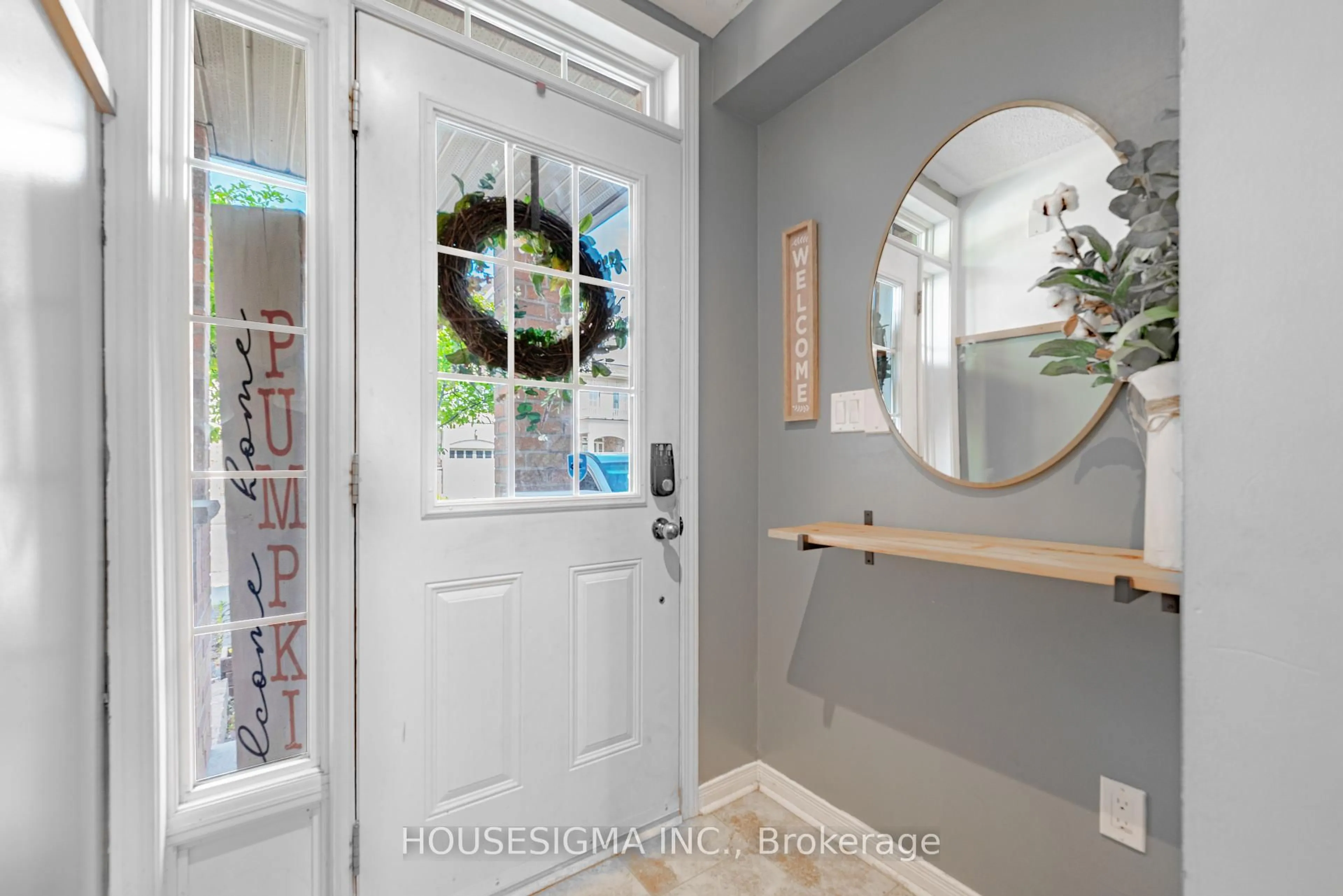 Indoor entryway for 6 Benjamin Way, Whitby Ontario L1N 0K5
