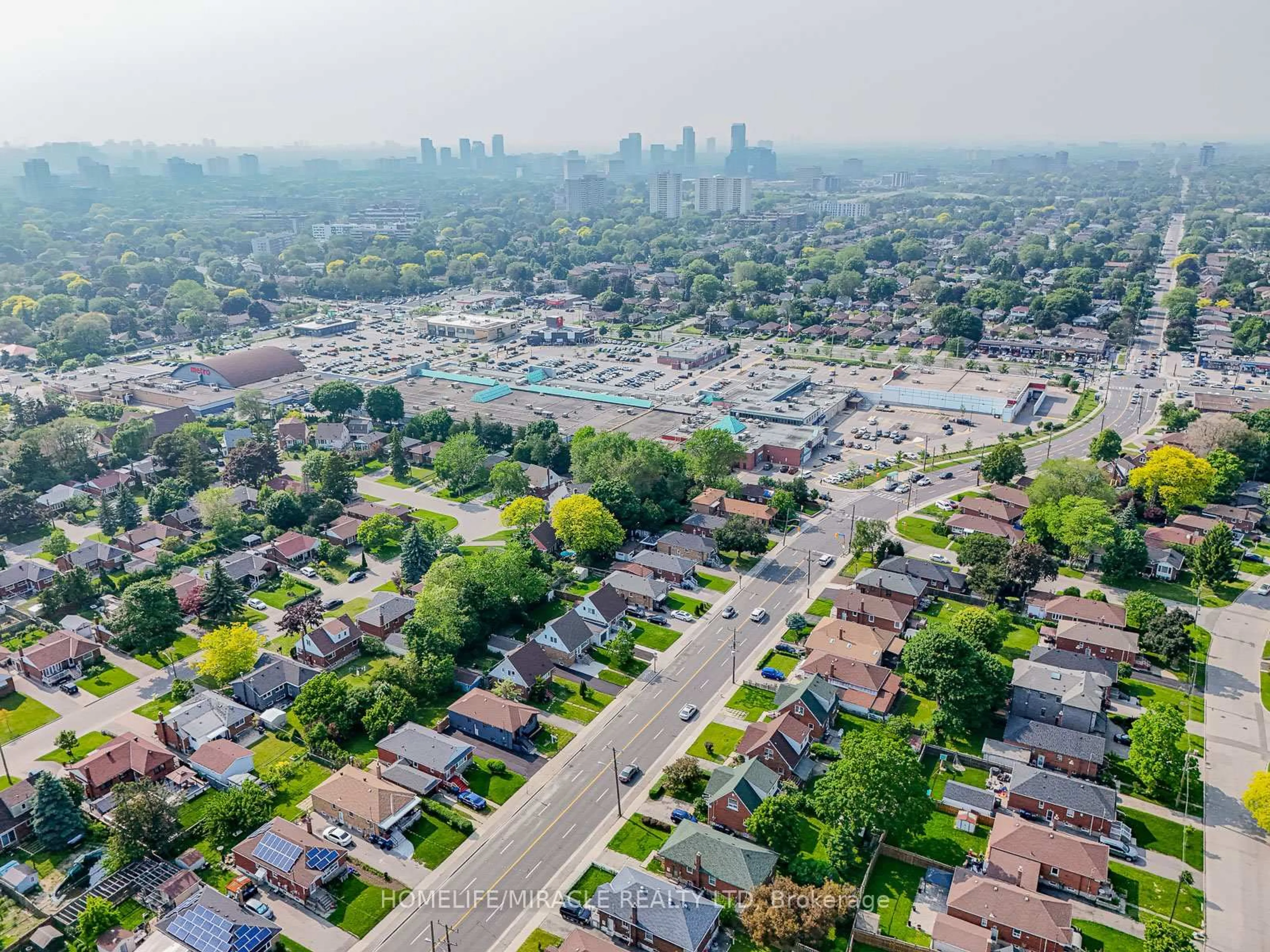 A pic from outside/outdoor area/front of a property/back of a property/a pic from drone, street for 1348 Pharmacy Ave, Toronto Ontario M1R 2J5