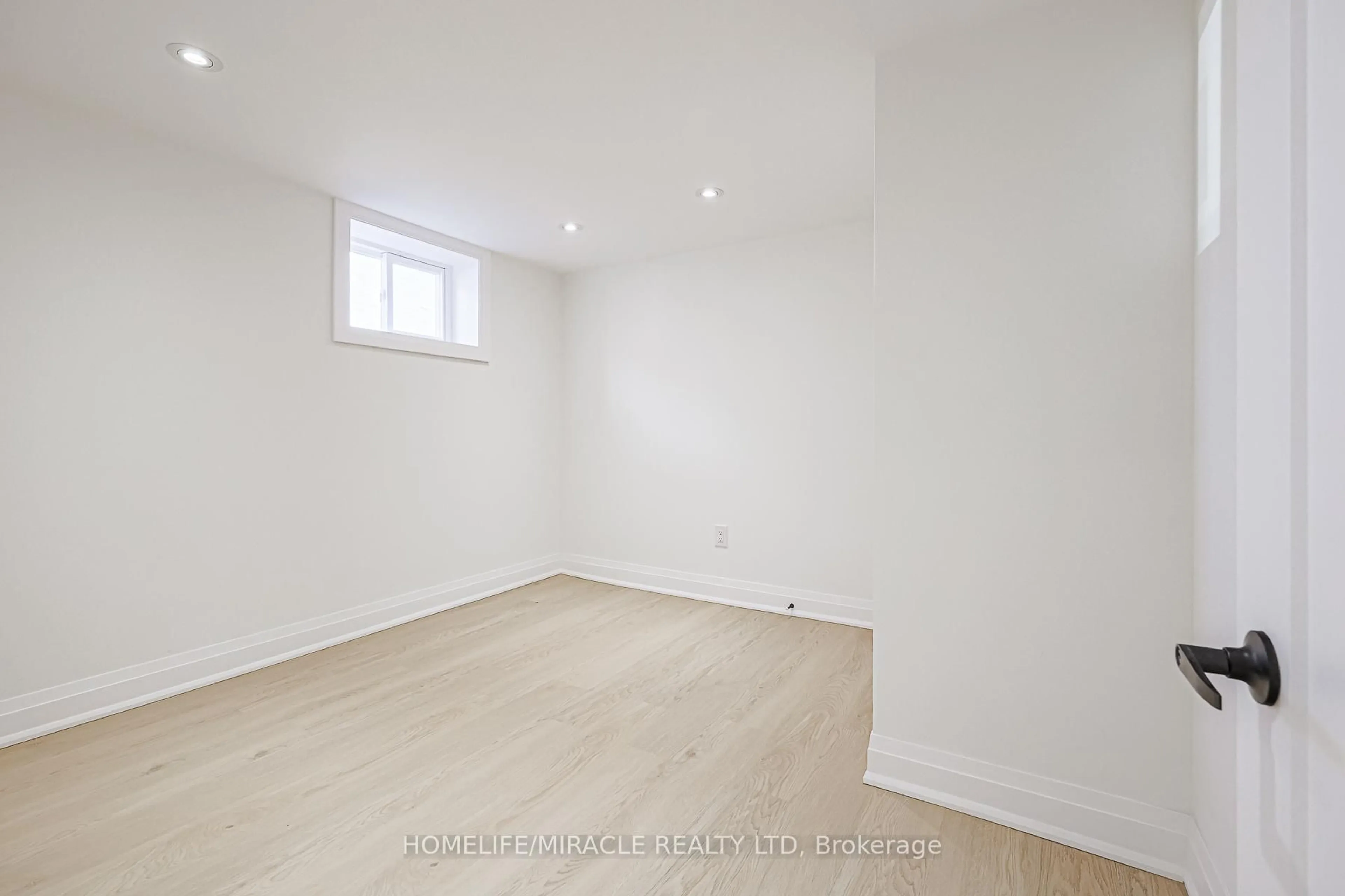 A pic of a room for 1348 Pharmacy Ave, Toronto Ontario M1R 2J5