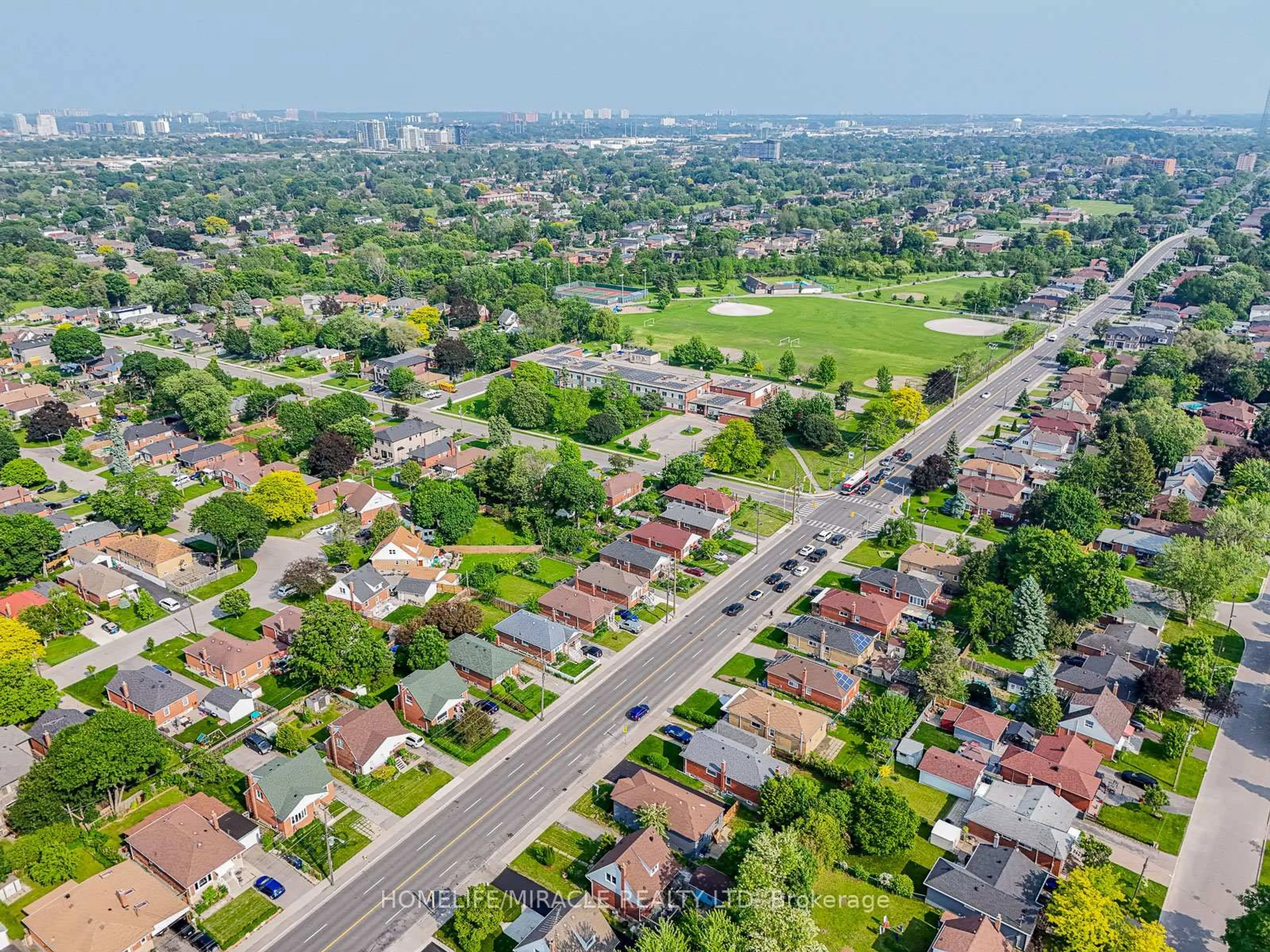 A pic from outside/outdoor area/front of a property/back of a property/a pic from drone, street for 1348 Pharmacy Ave, Toronto Ontario M1R 2J5