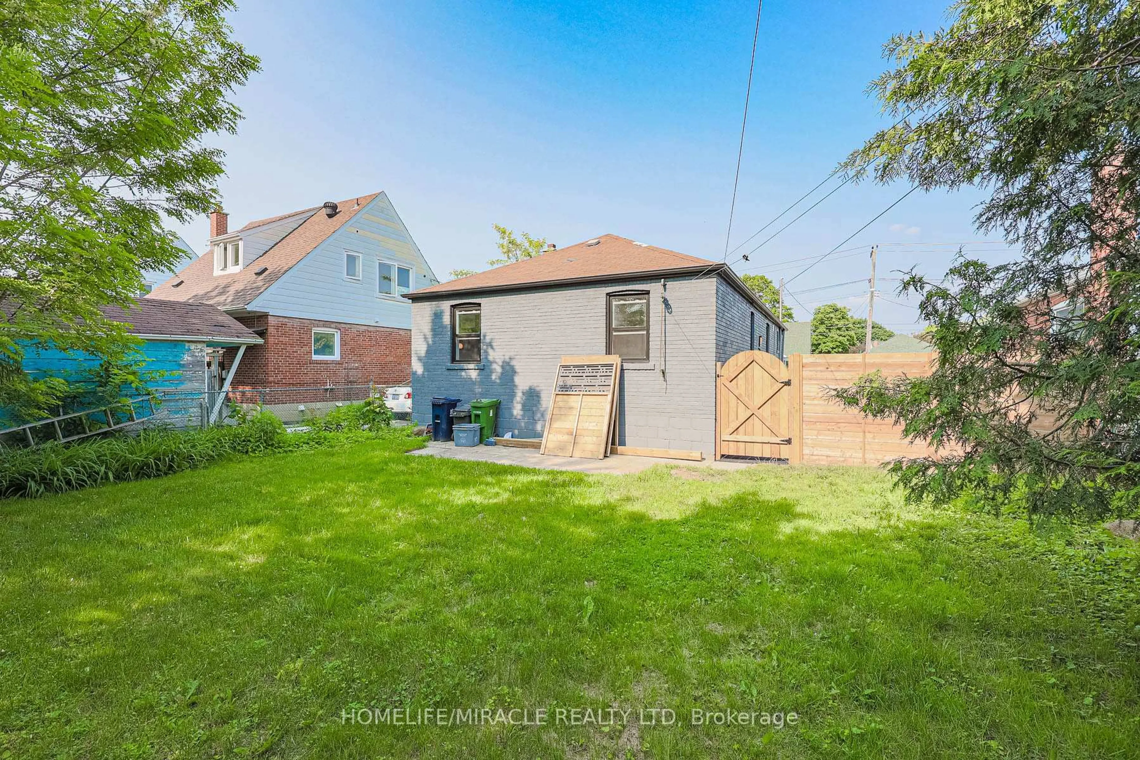 A pic from outside/outdoor area/front of a property/back of a property/a pic from drone, street for 1348 Pharmacy Ave, Toronto Ontario M1R 2J5