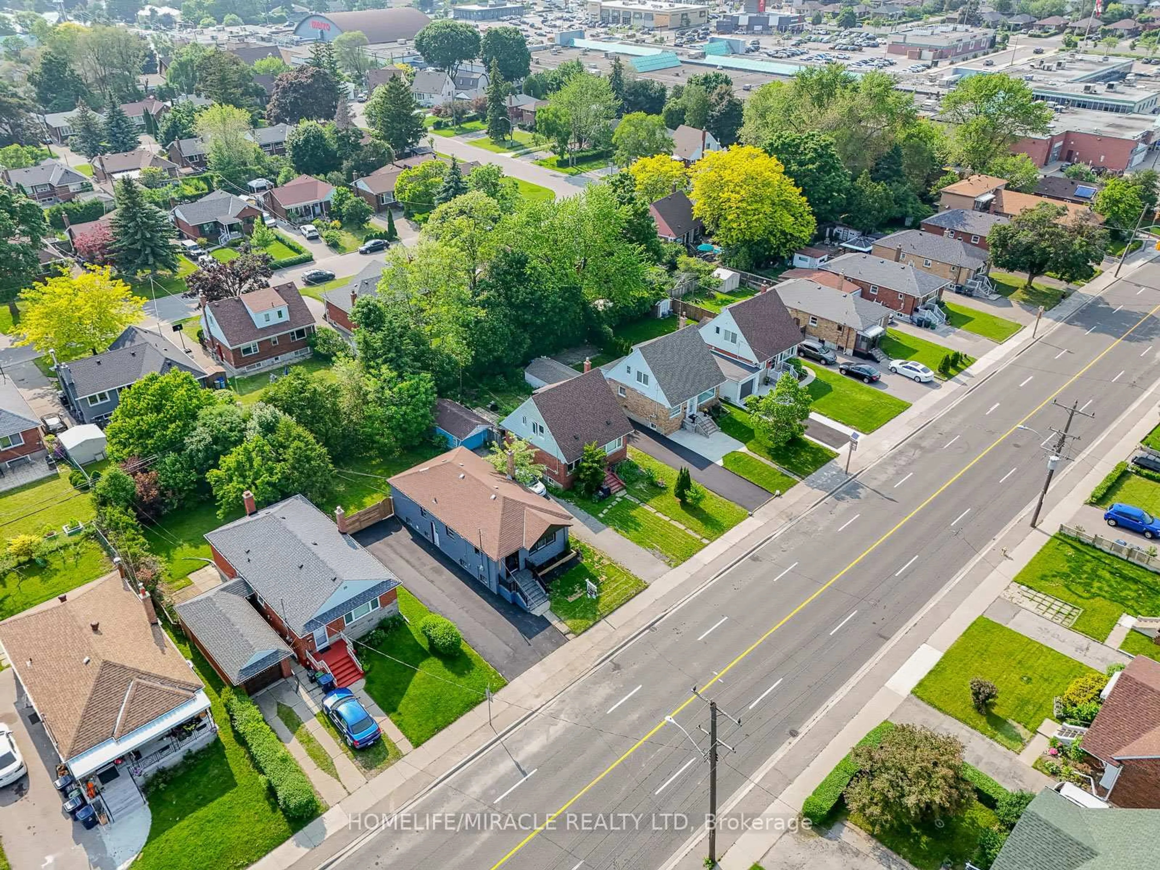 A pic from outside/outdoor area/front of a property/back of a property/a pic from drone, street for 1348 Pharmacy Ave, Toronto Ontario M1R 2J5