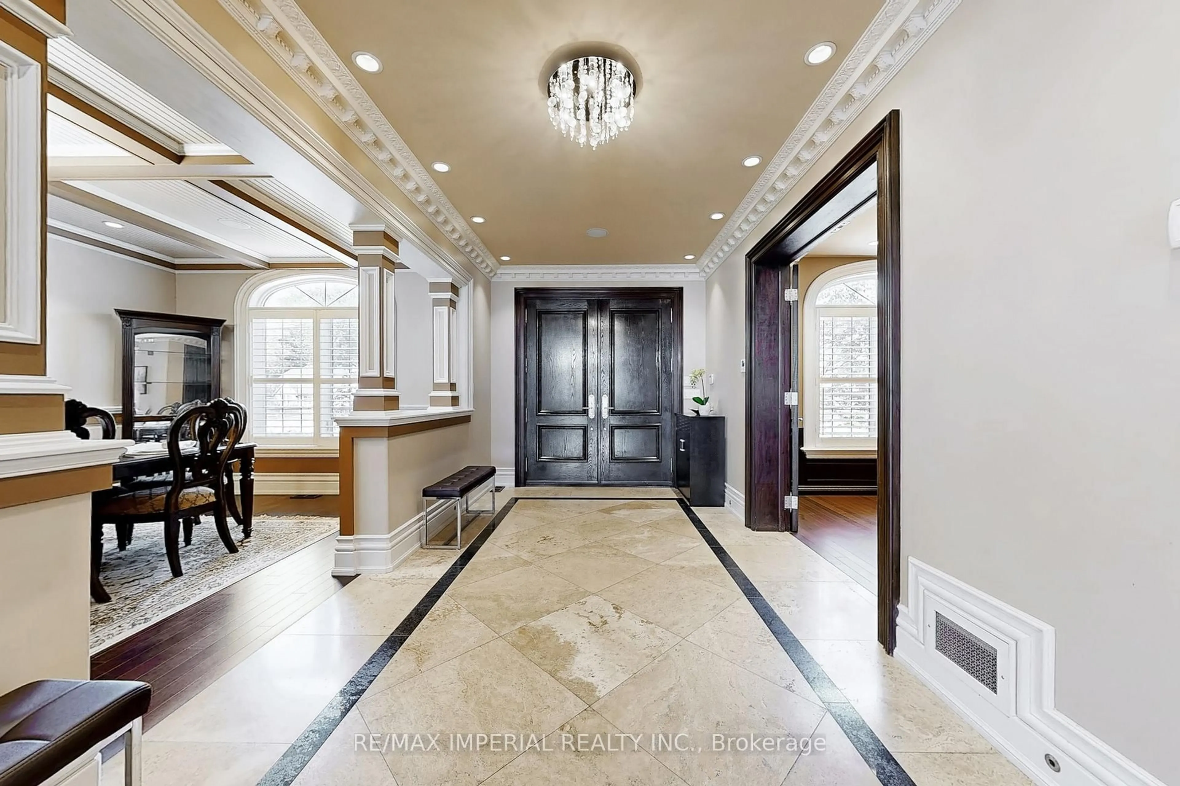 Indoor foyer for 336 Rouge Hills Dr, Toronto Ontario M1C 2Z5