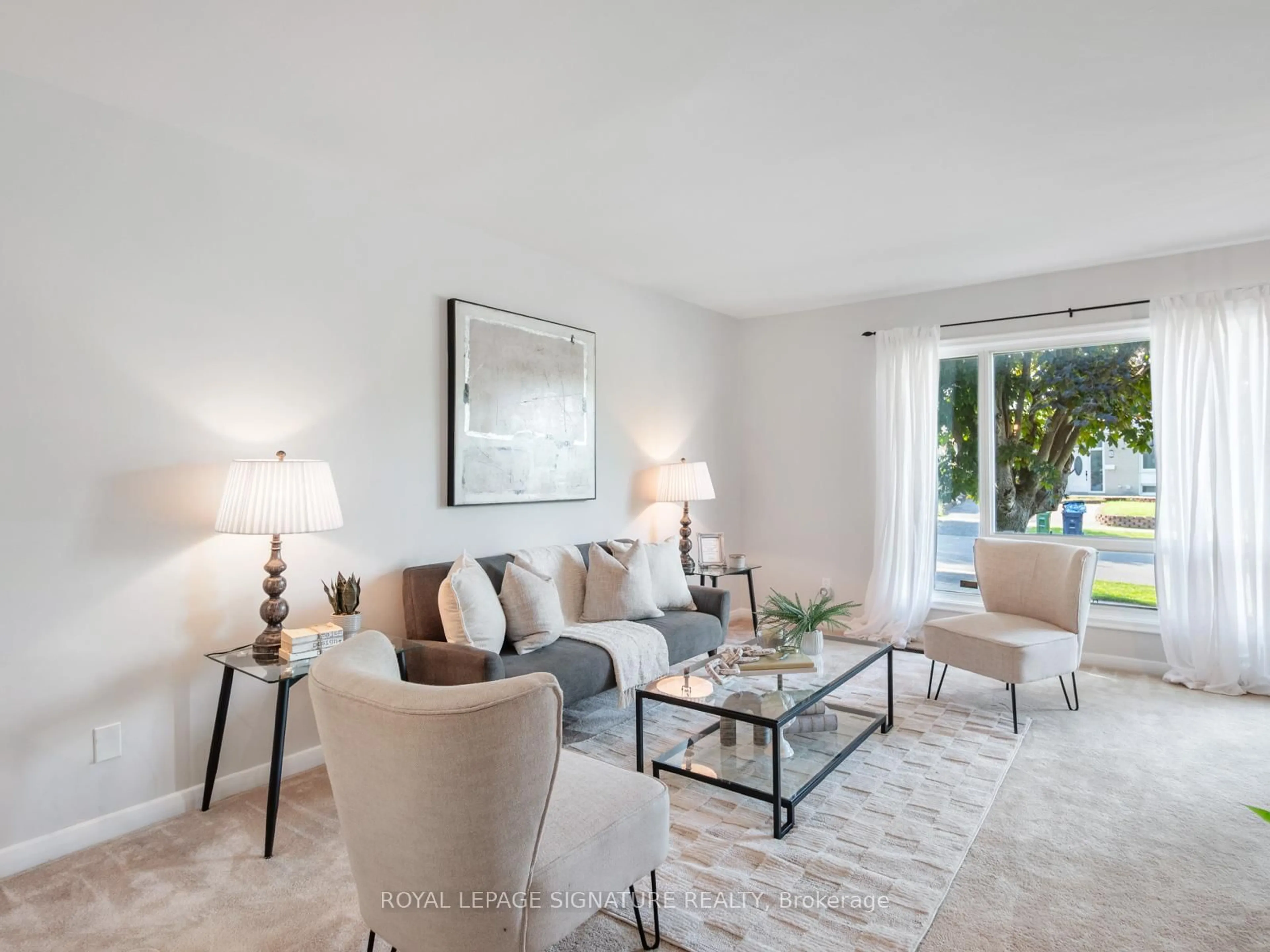 Living room with furniture, unknown for 8 Golfhaven Dr, Toronto Ontario M1G 2C9