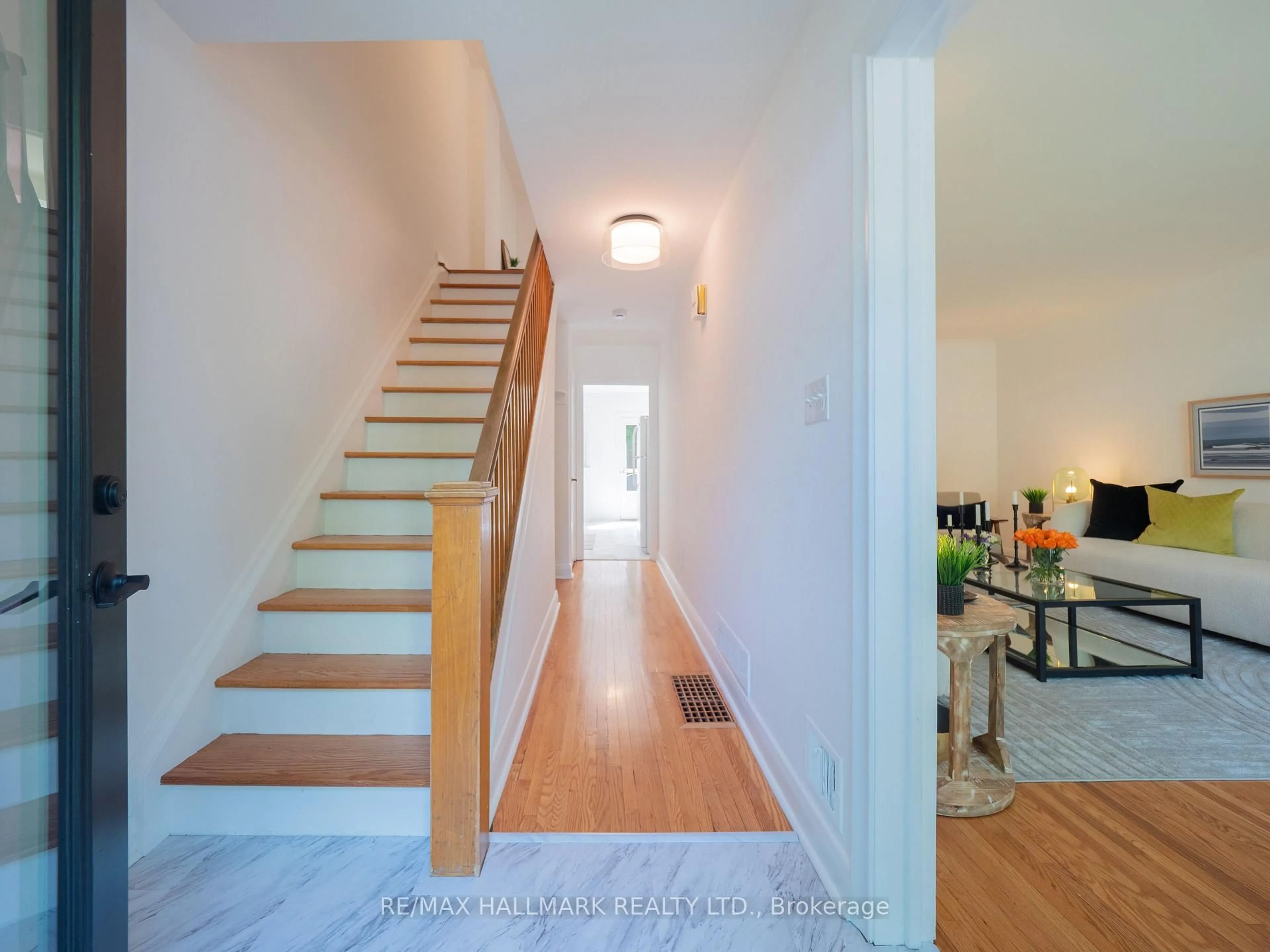 Indoor entryway for 61 Glenside Ave, Toronto Ontario M4L 2T6
