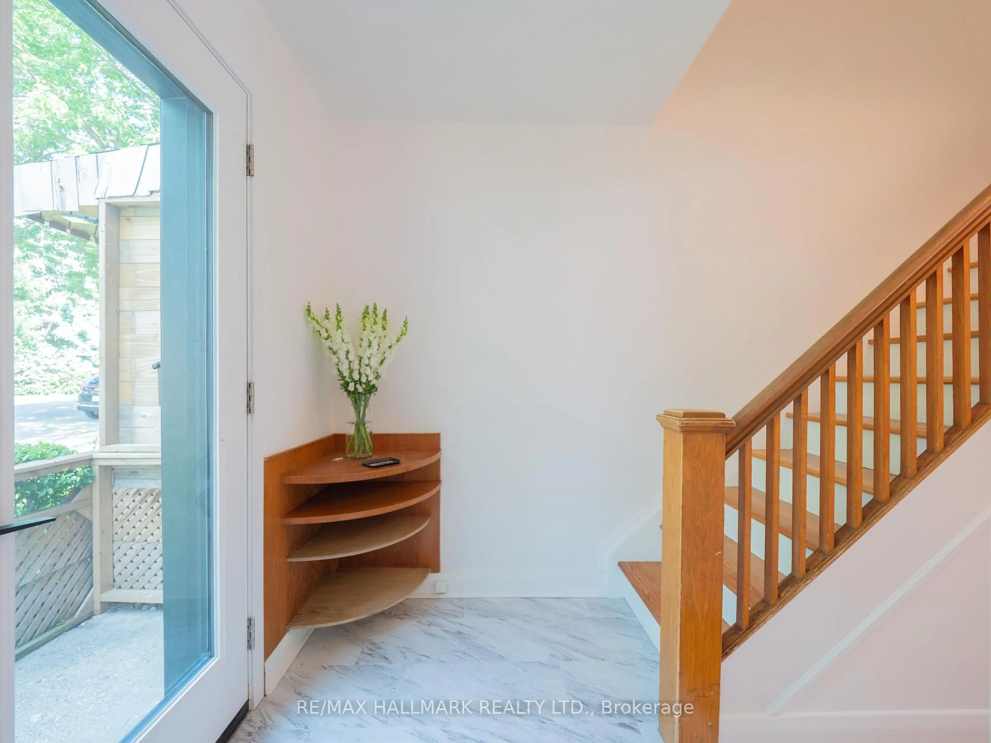 Indoor entryway for 61 Glenside Ave, Toronto Ontario M4L 2T6