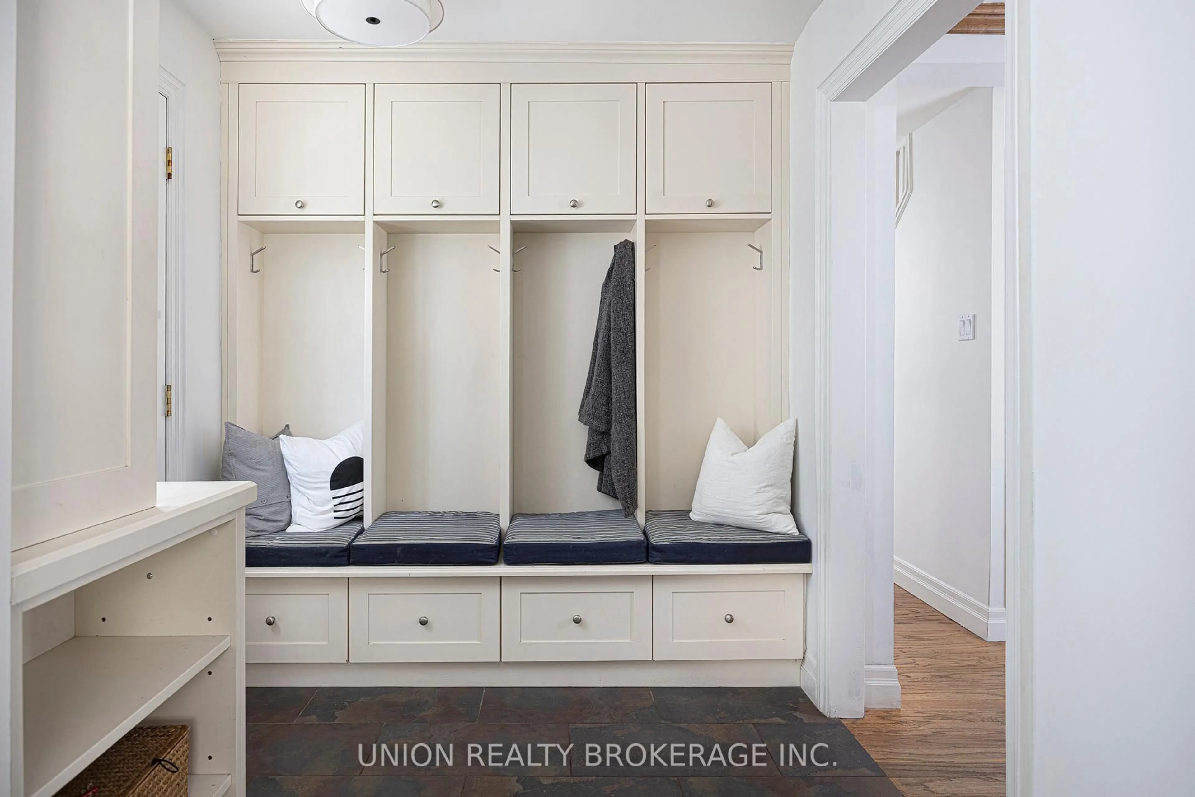 Indoor entryway for 27 Merritt Rd, Toronto Ontario M4B 3K4