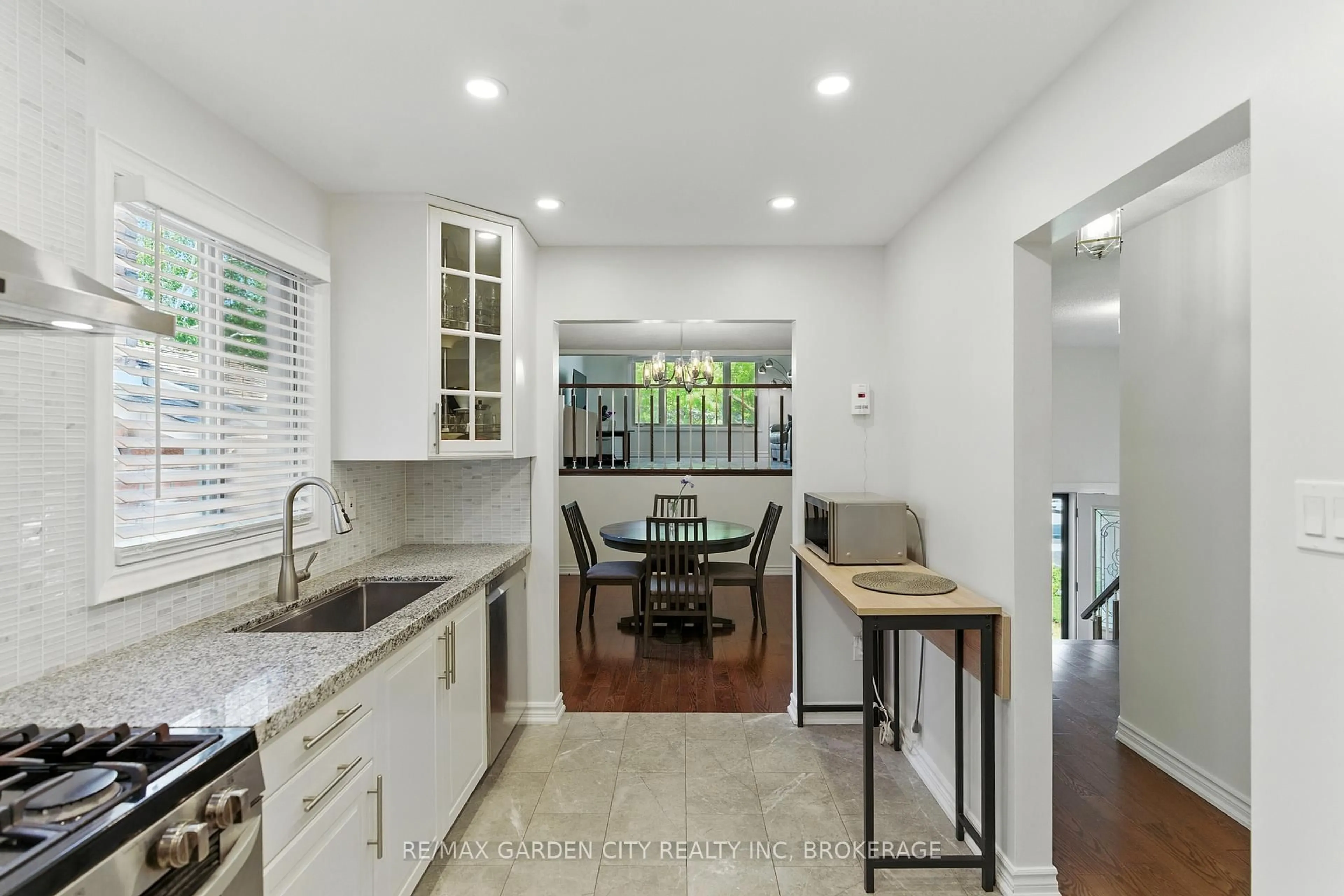 Open concept kitchen, ceramic/tile floor for 101 Winter Gardens Tr, Toronto Ontario M1C 3M9