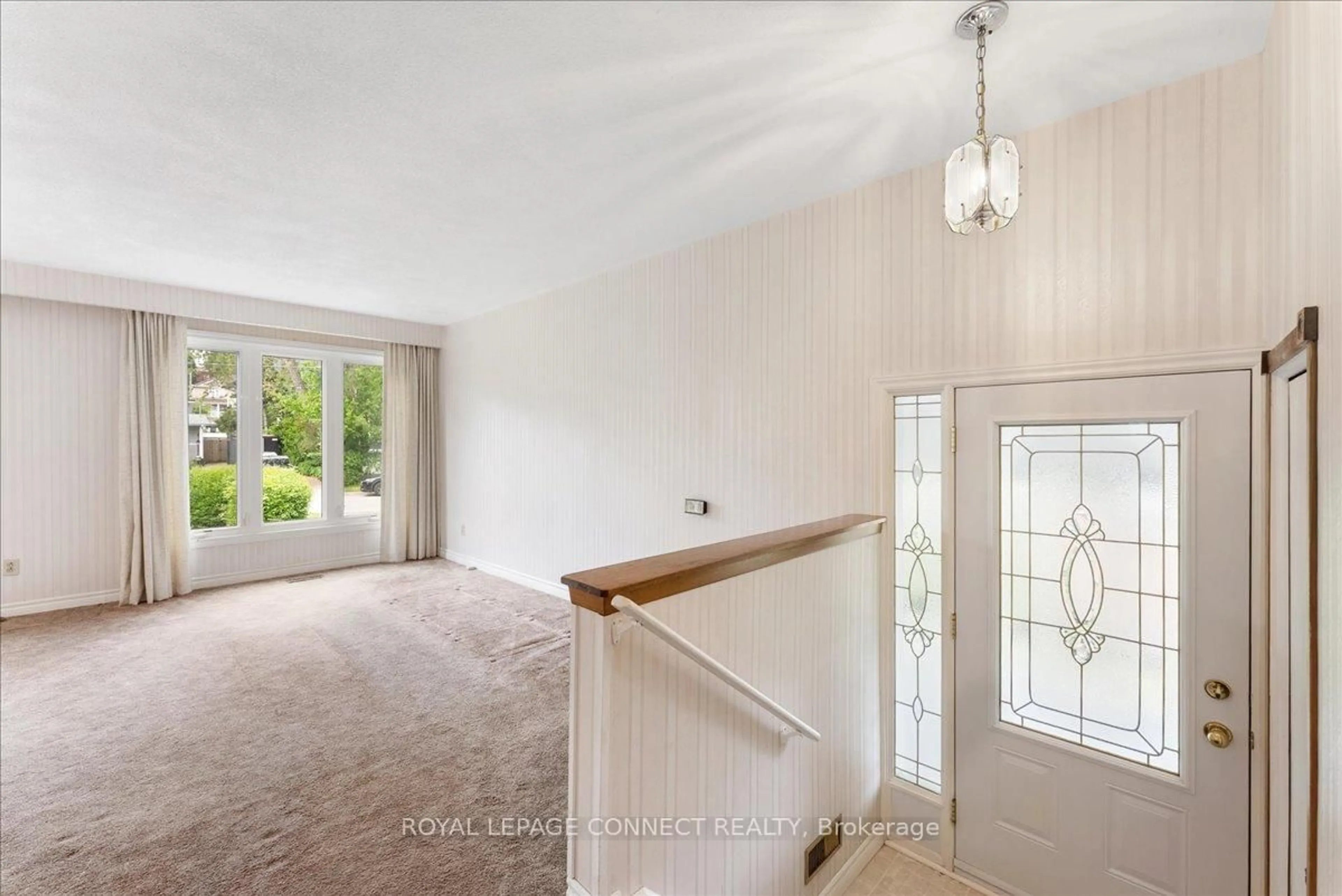 Unknown for 725 Hillview Cres, Pickering Ontario L1W 2R6
