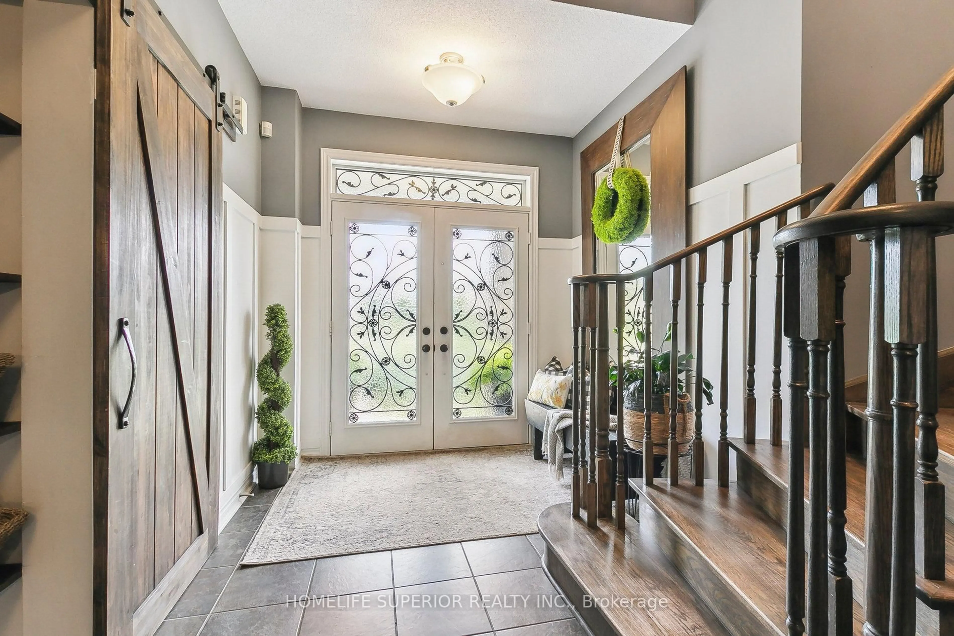 Indoor entryway for 552 George Reynolds Dr, Clarington Ontario L1E 0A8