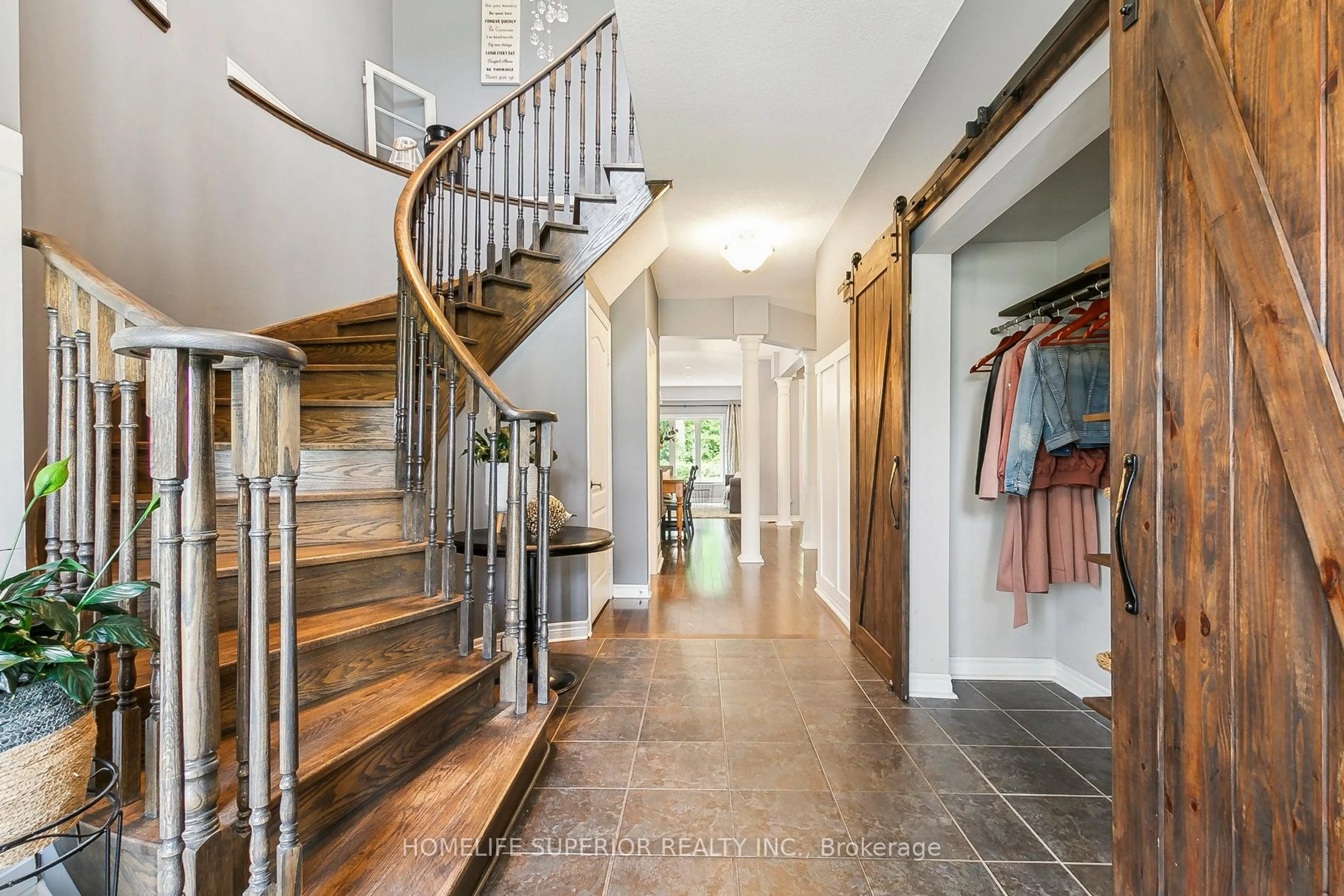 Indoor entryway for 552 George Reynolds Dr, Clarington Ontario L1E 0A8