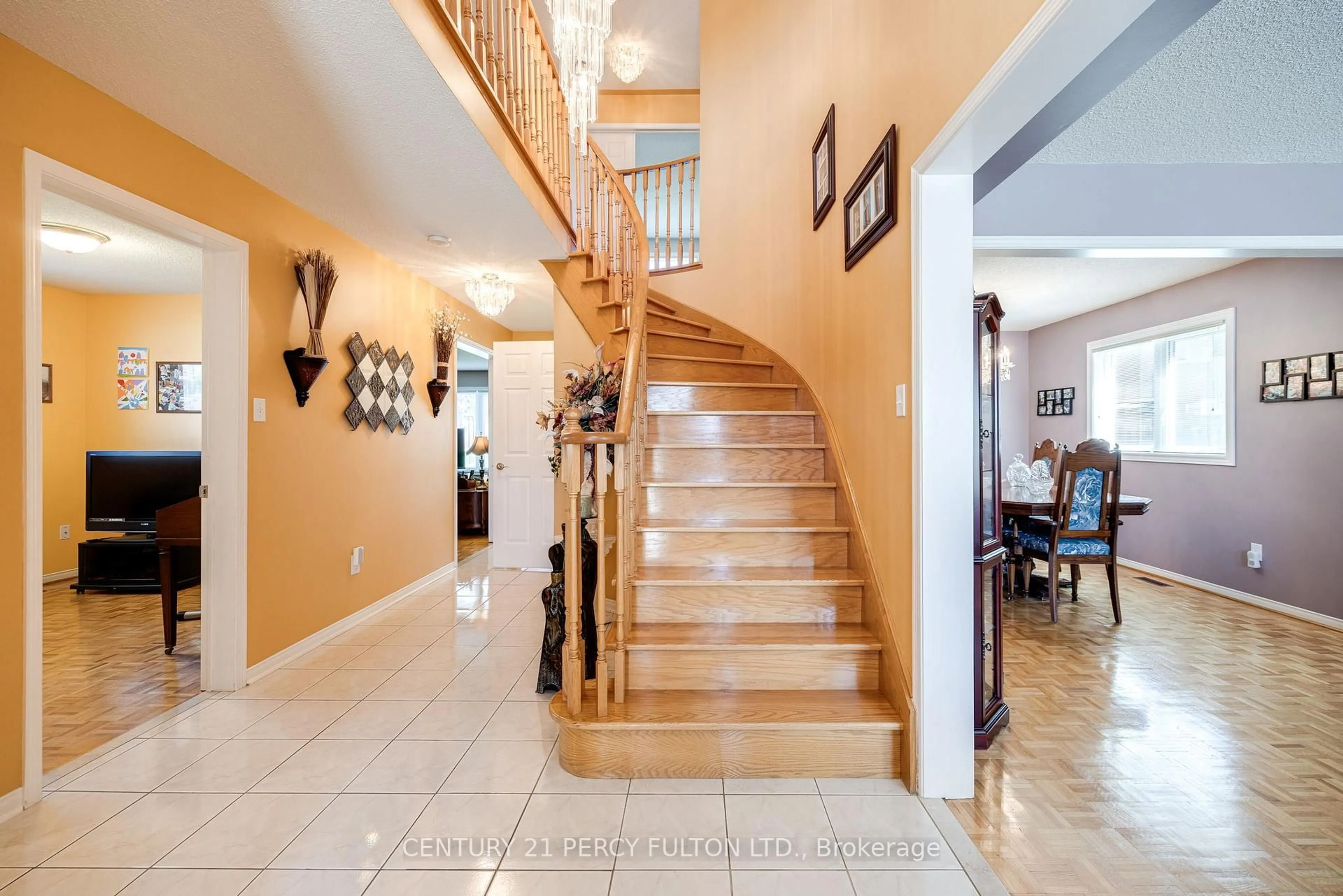 Indoor foyer for 249 Mossbrook Sq, Pickering Ontario L1V 6P9
