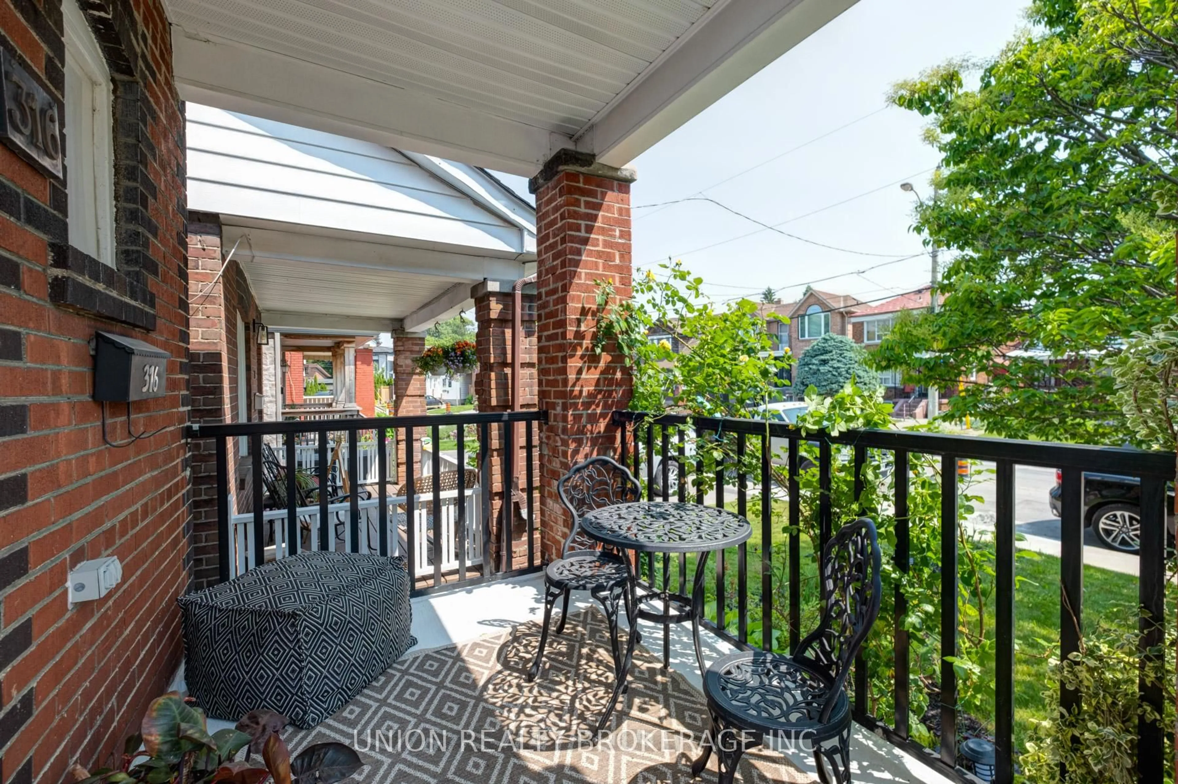 Patio, street for 316 Westlake Ave, Toronto Ontario M4C 4T9