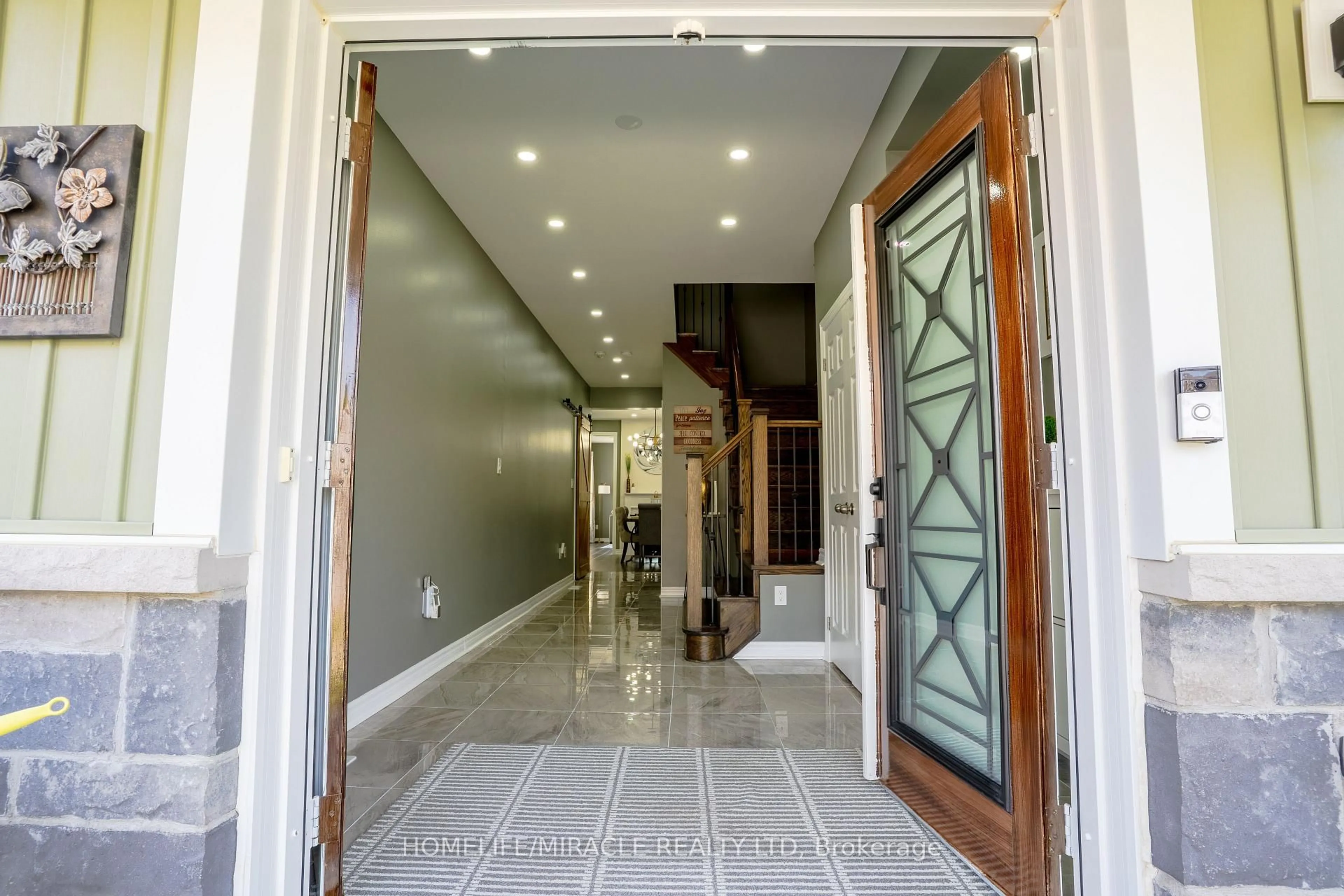 Indoor foyer for 288 Pimlico Dr, Oshawa Ontario L1L 0L3