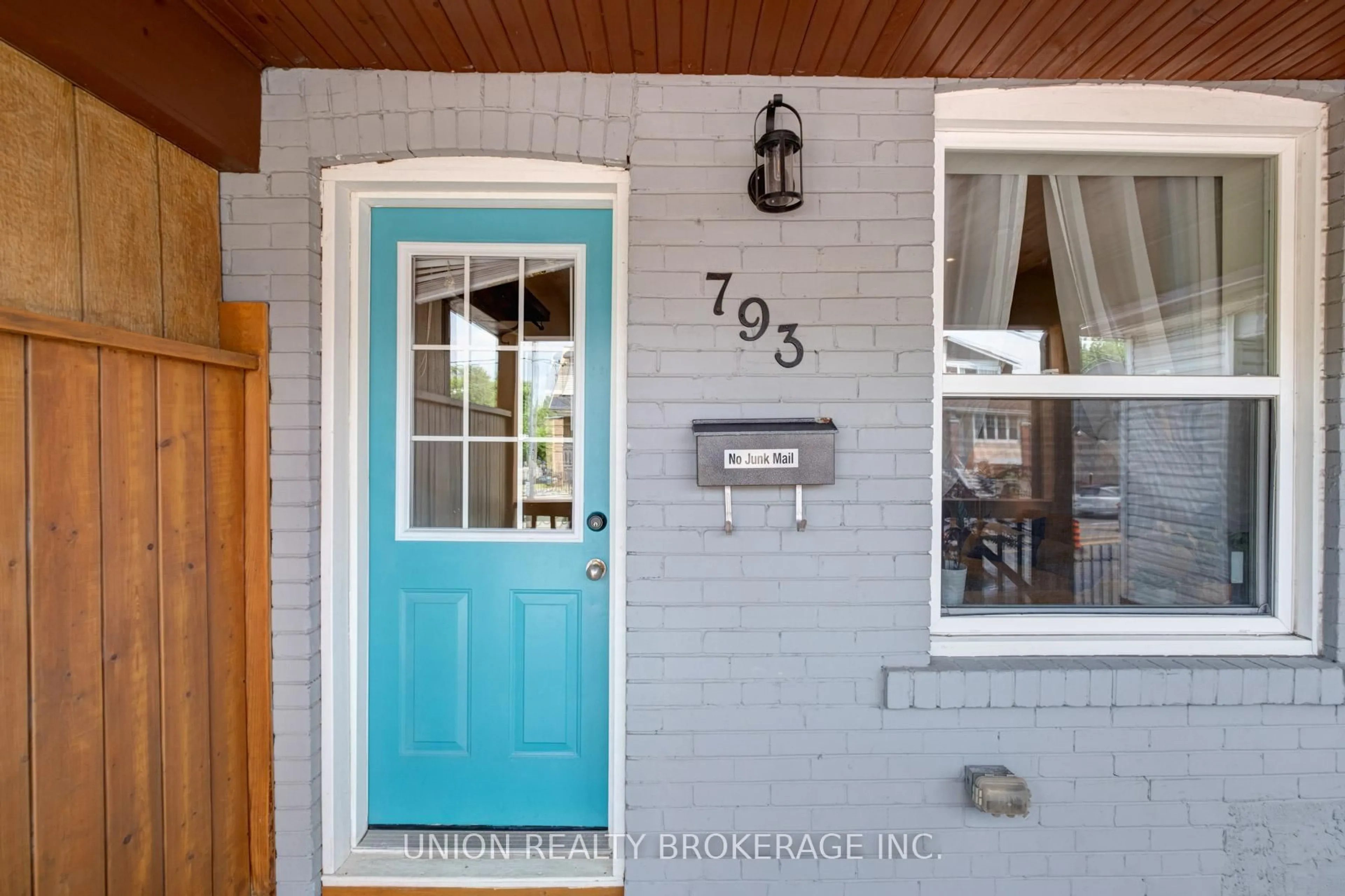 Indoor entryway for 793 Woodbine Ave, Toronto Ontario M4E 2J5