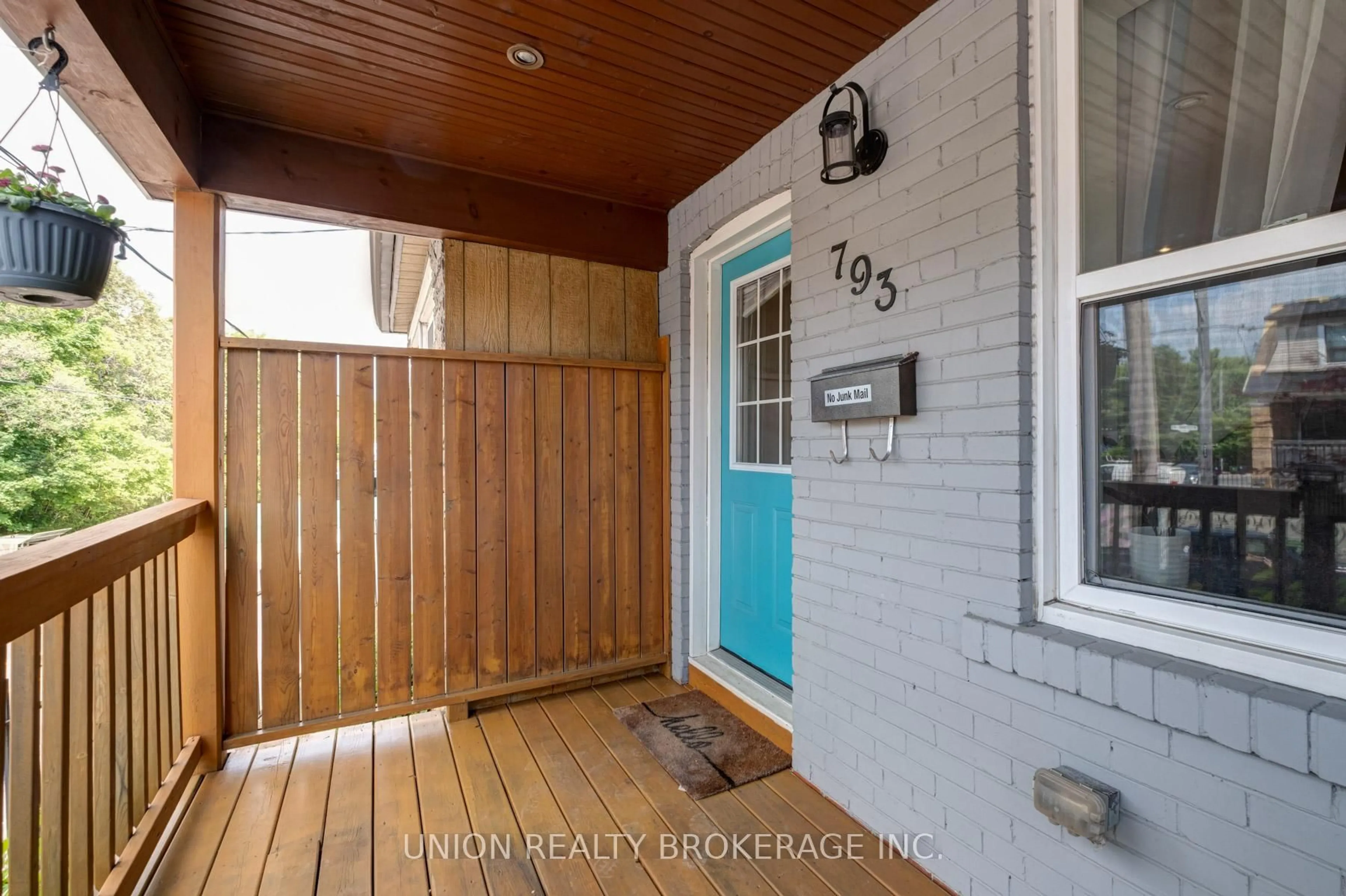 Indoor entryway for 793 Woodbine Ave, Toronto Ontario M4E 2J5