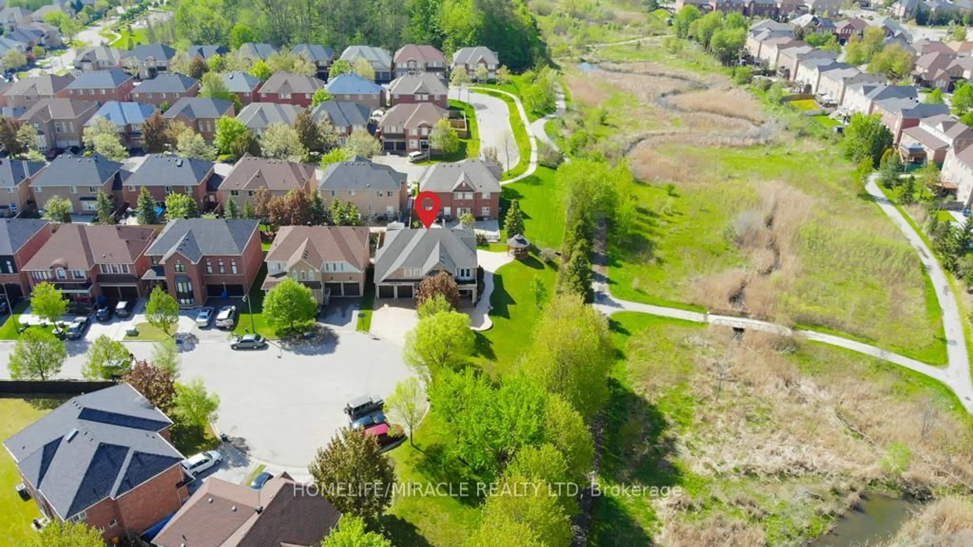 A pic from outside/outdoor area/front of a property/back of a property/a pic from drone, street for 6 Mackellar Crt, Ajax Ontario L1T 0G2