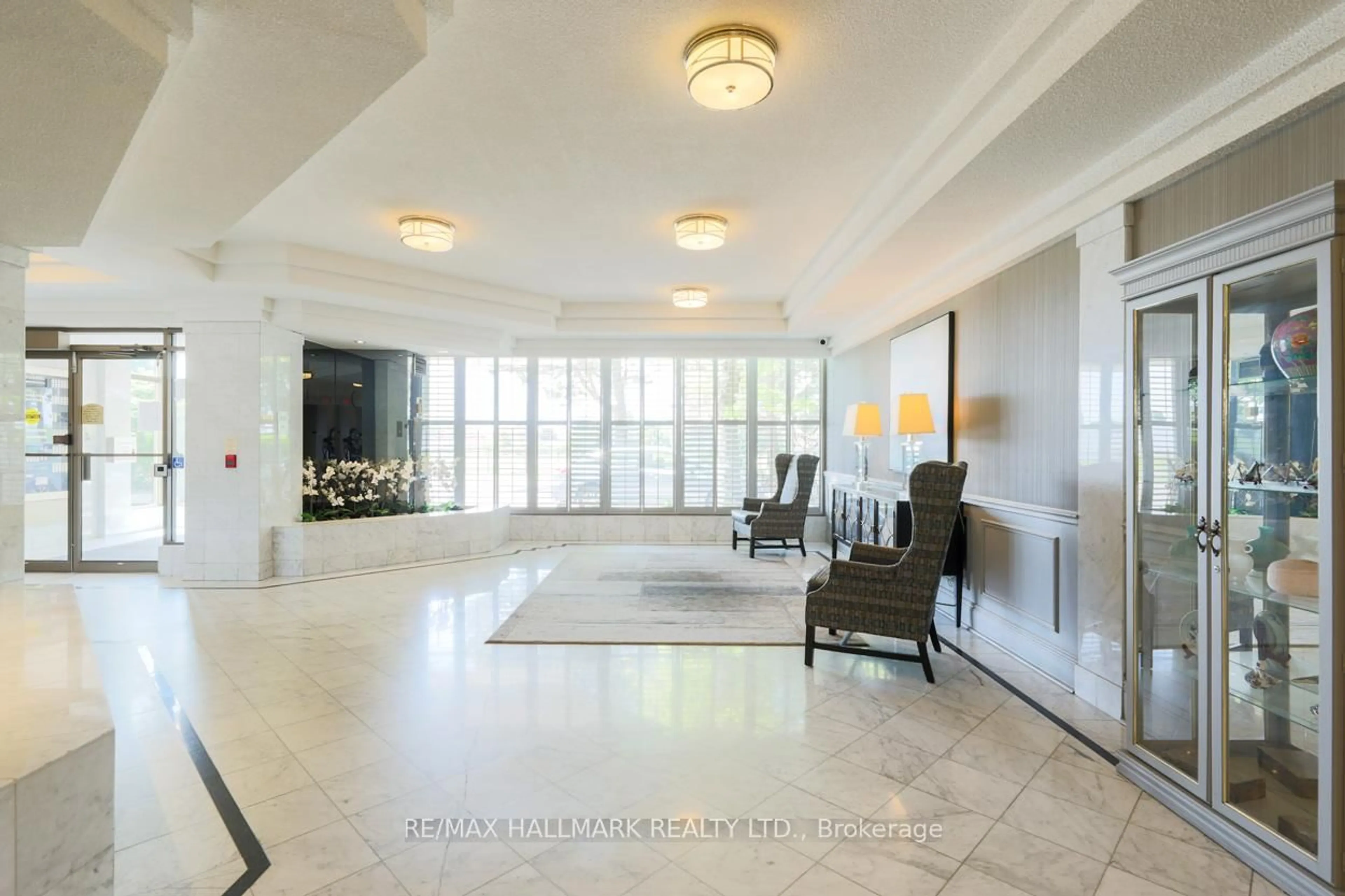 Indoor foyer for 1 Greystone Walk Dr #385, Toronto Ontario M1K 5J3