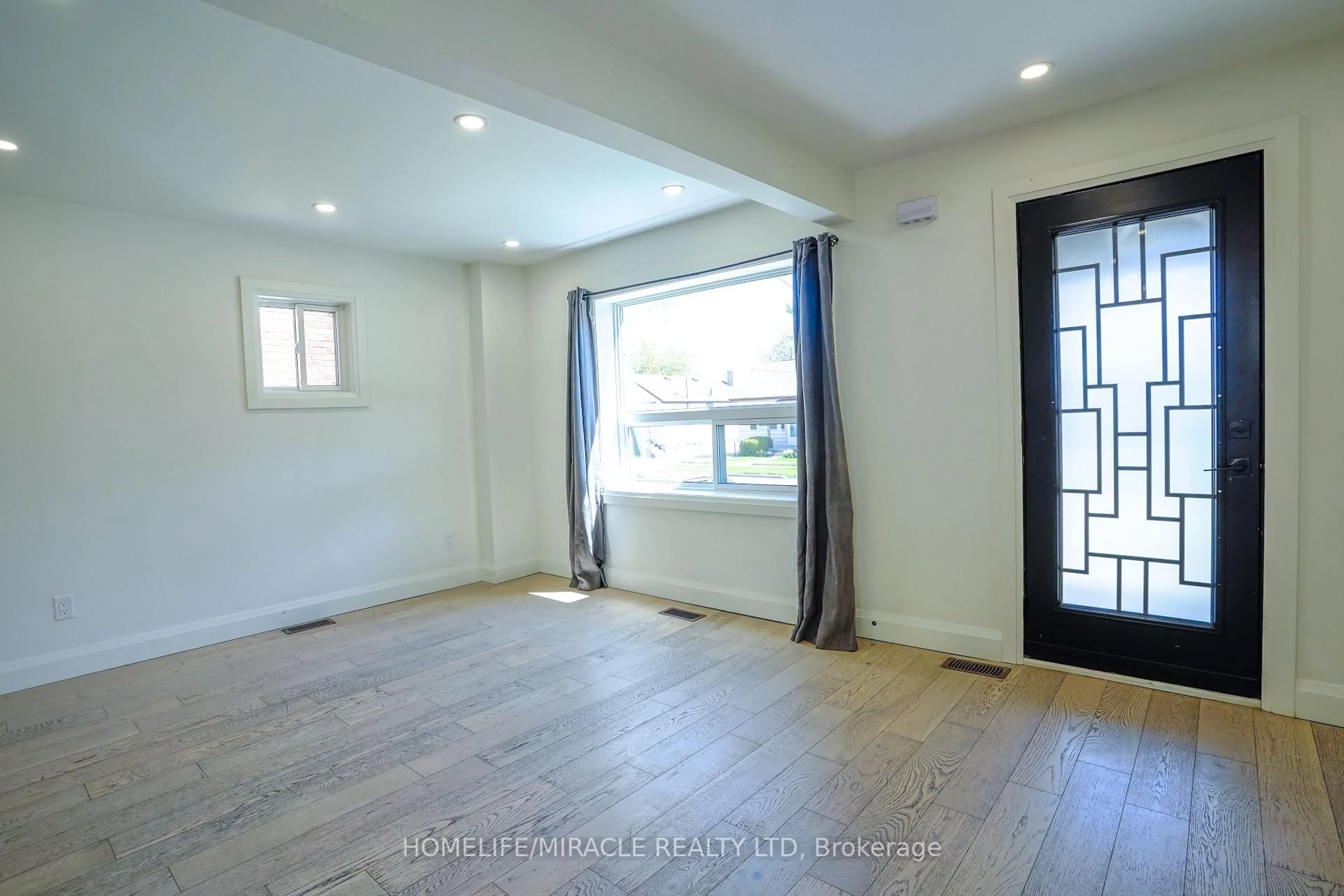 A pic of a room for 232 Burk St, Oshawa Ontario L1J 4C3
