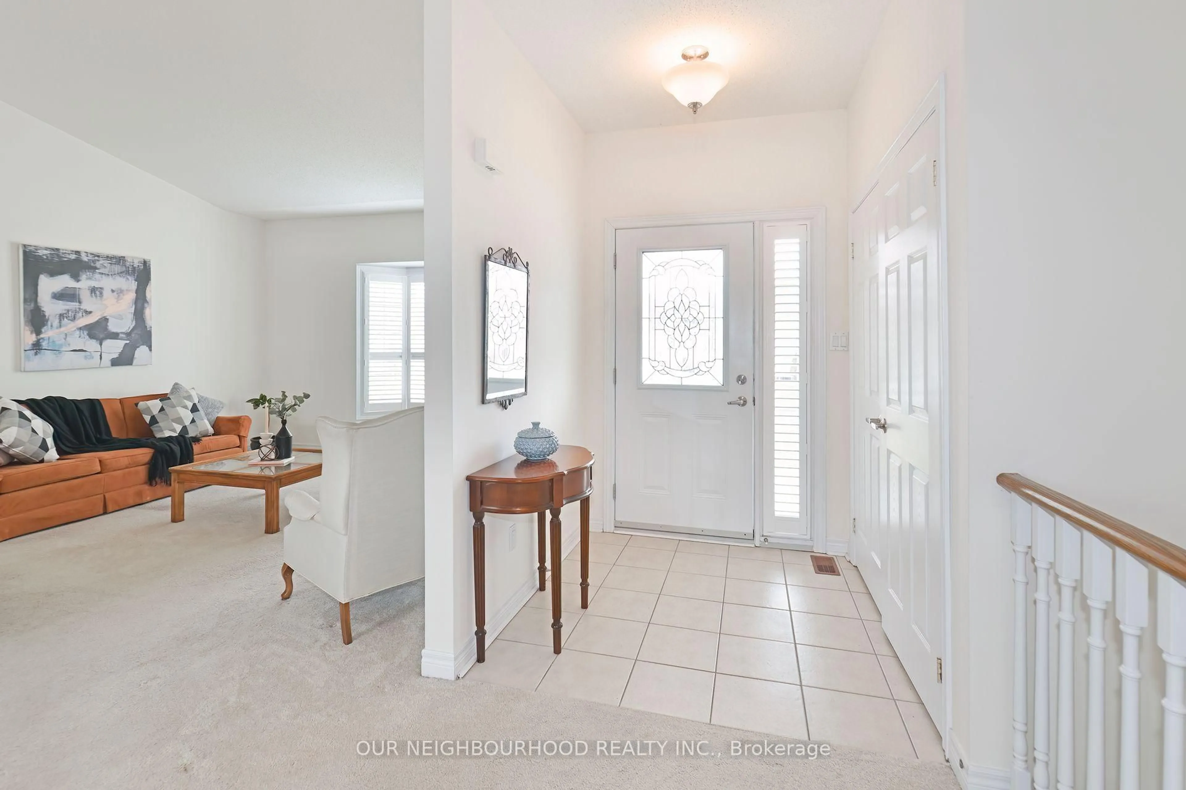 Indoor entryway for 12 Heatherlea Dr, Clarington Ontario L1B 1B9