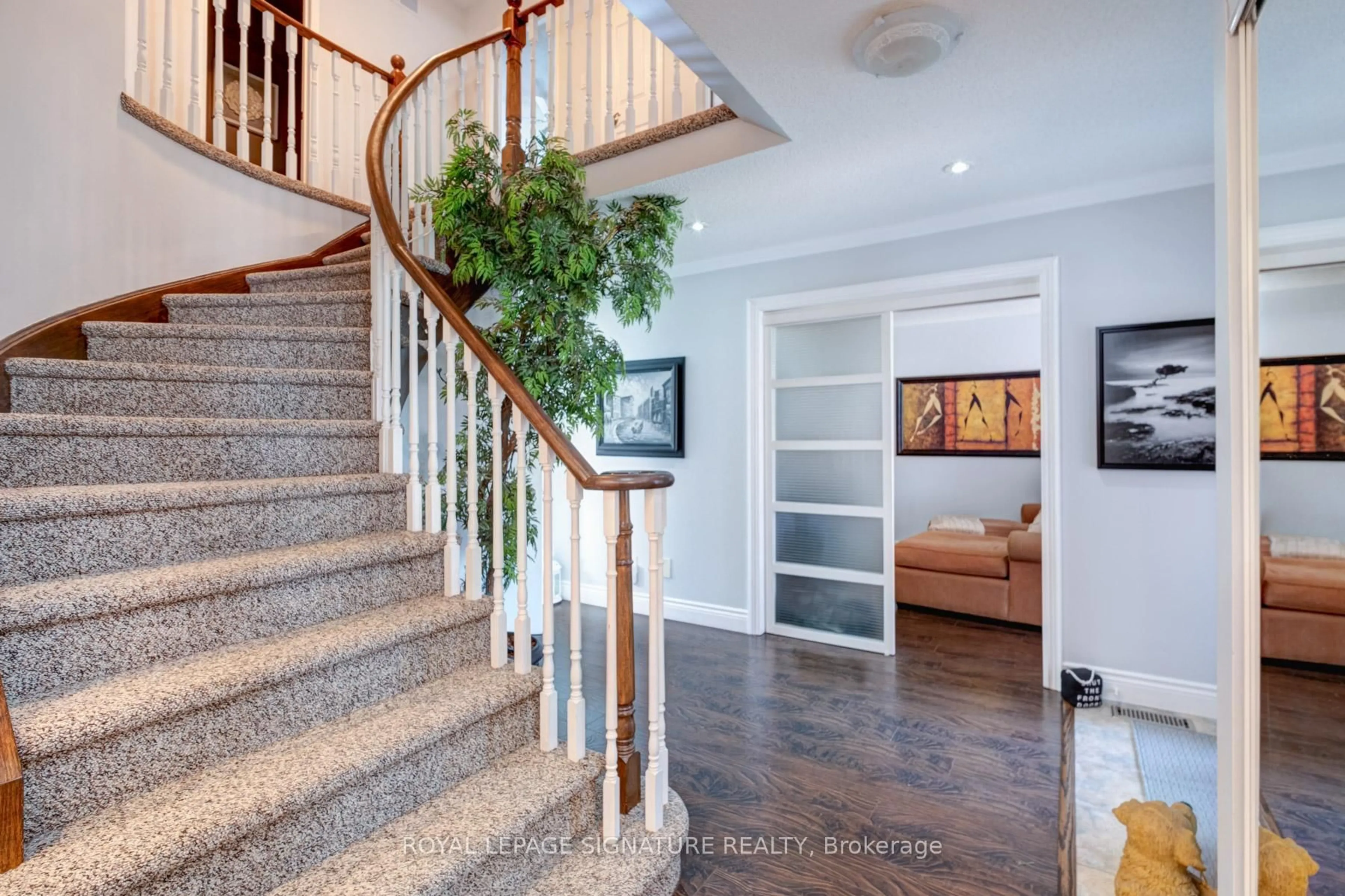 Indoor entryway for 223 Wilcroft Crt, Pickering Ontario L1V 6N5