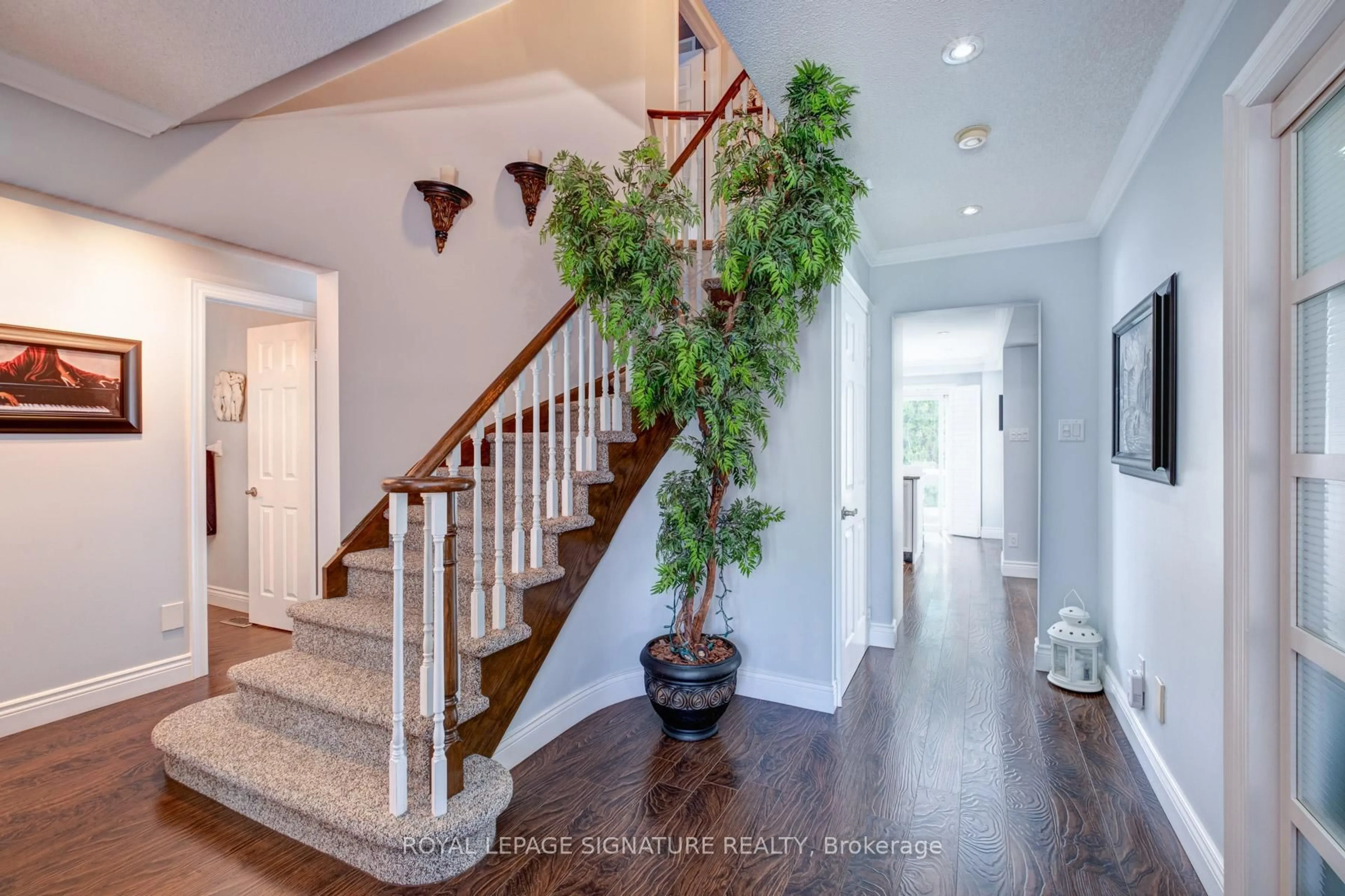 Indoor entryway for 223 Wilcroft Crt, Pickering Ontario L1V 6N5