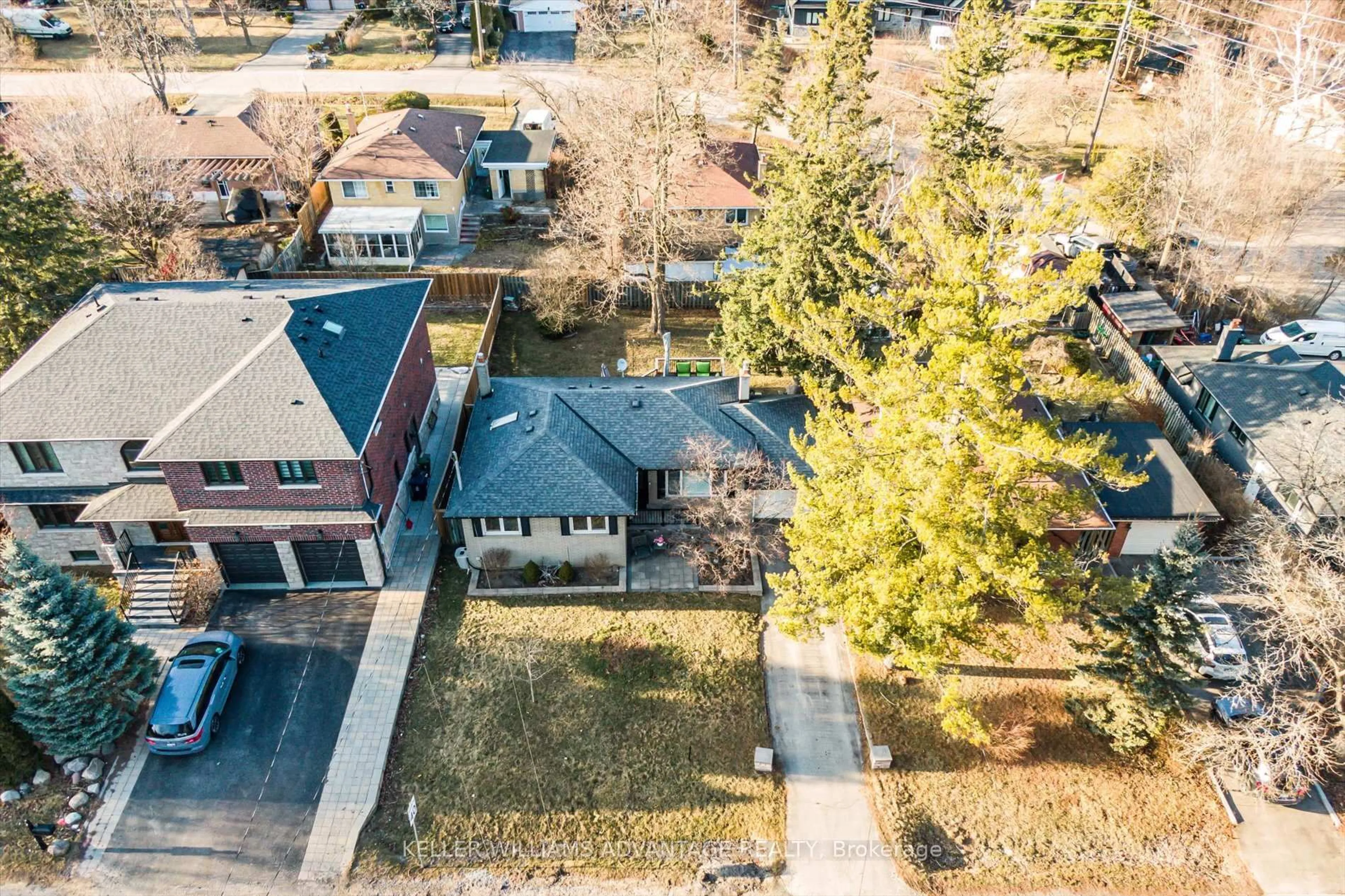 A pic from outside/outdoor area/front of a property/back of a property/a pic from drone, street for 228 Island Rd, Toronto Ontario M1C 2P8
