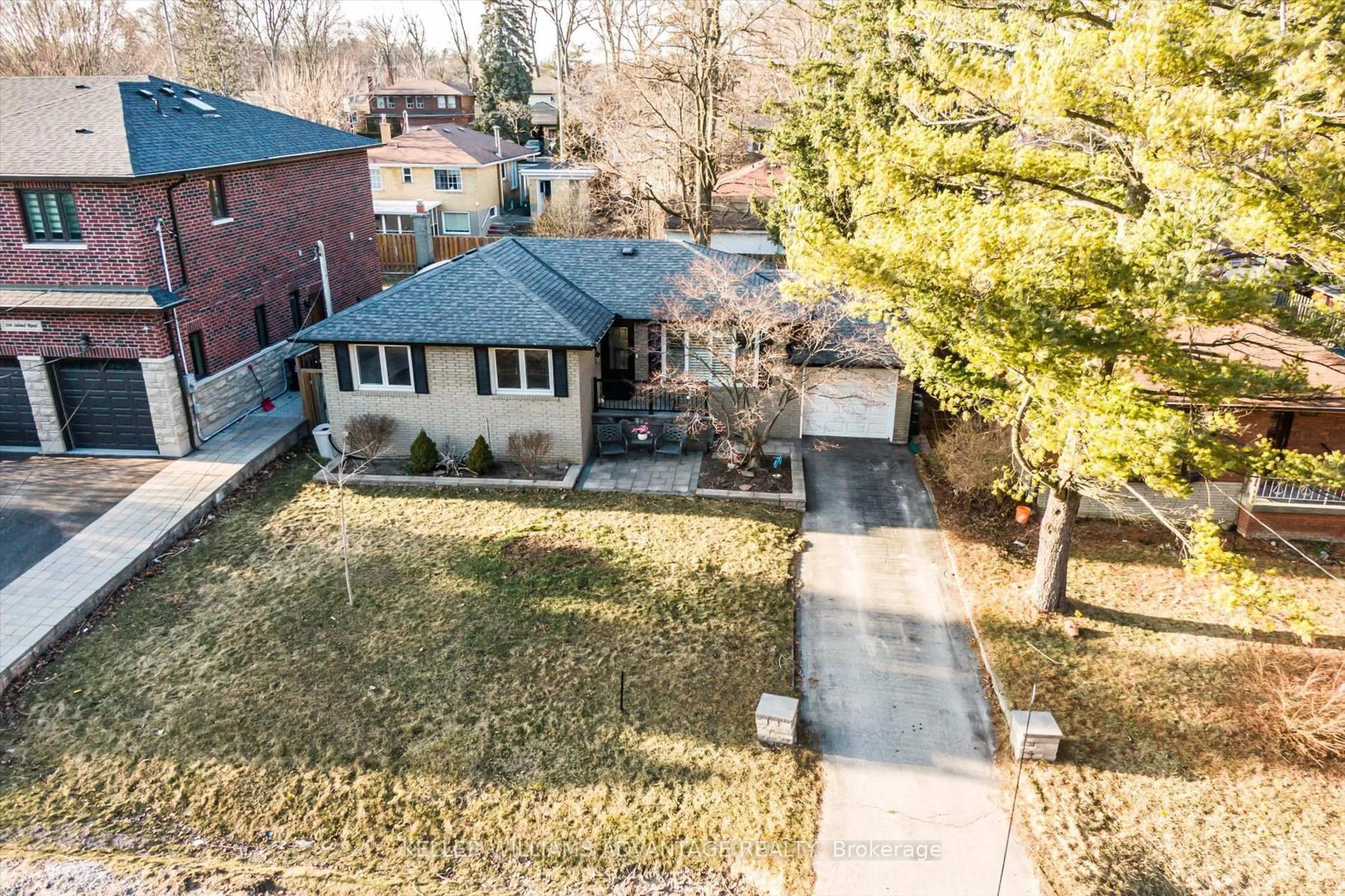 A pic from outside/outdoor area/front of a property/back of a property/a pic from drone, street for 228 Island Rd, Toronto Ontario M1C 2P8