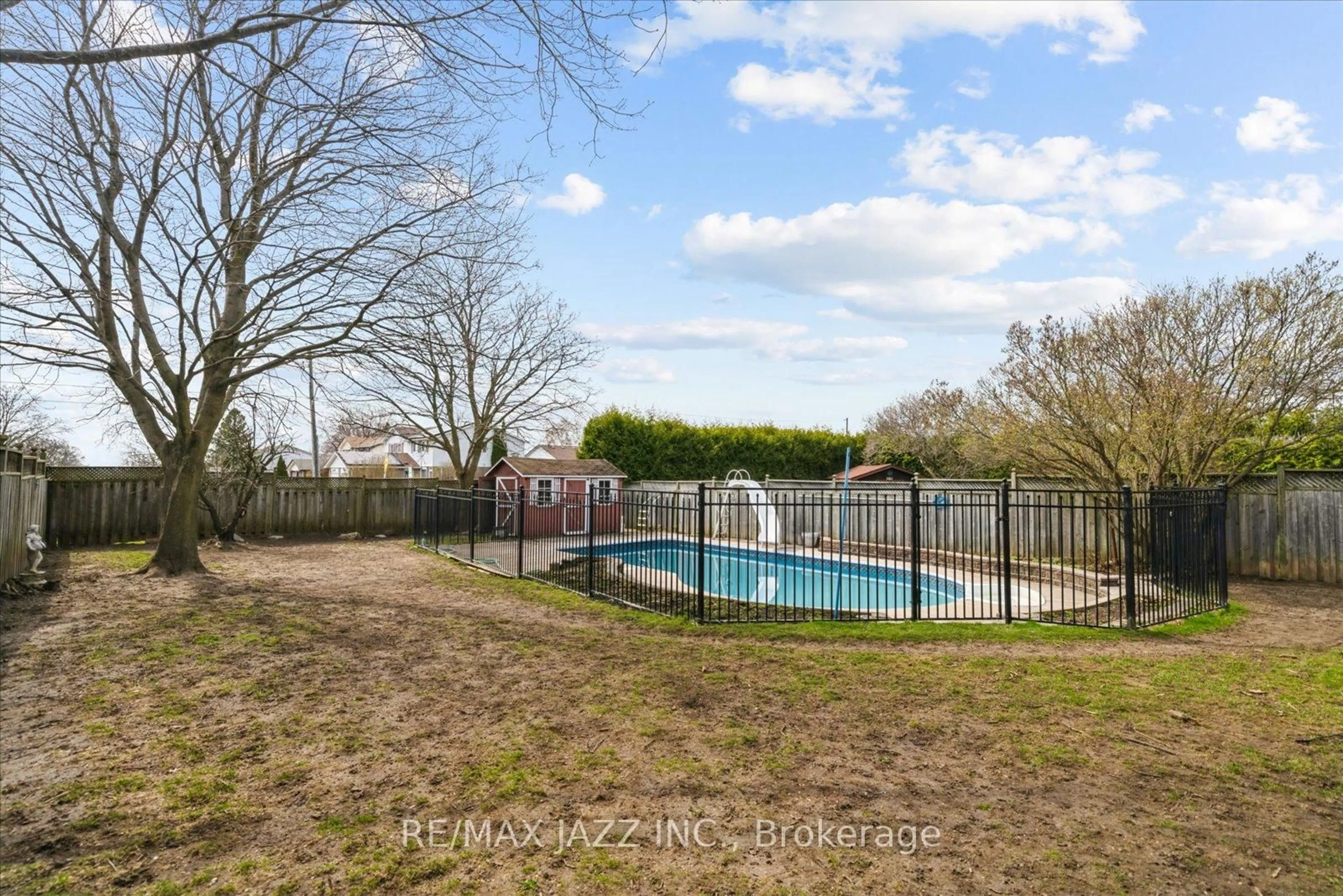 Pool for 63 Pinedale Cres, Clarington Ontario L1E 1C7