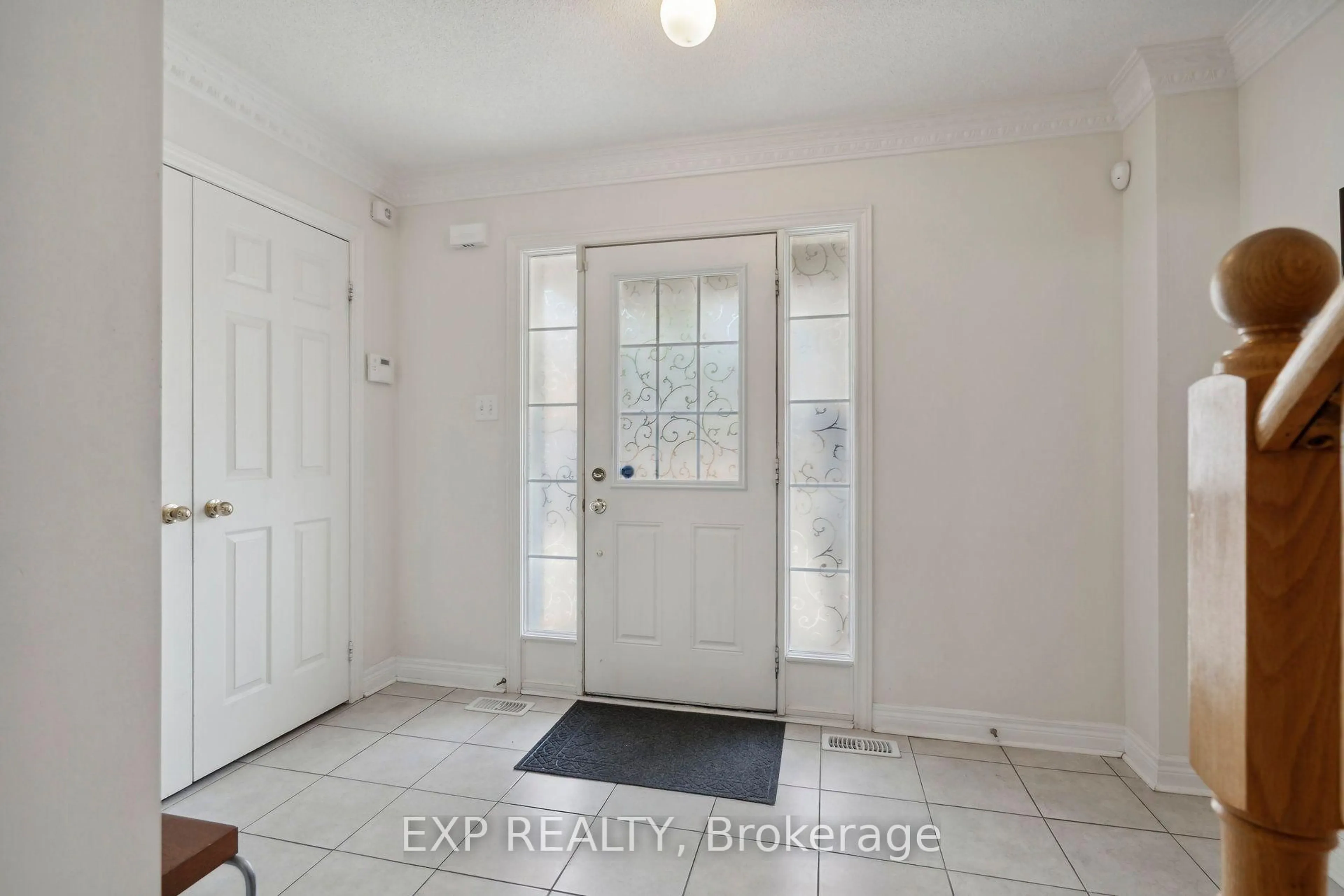 Indoor entryway for 18 Jeremiah Lane, Toronto Ontario M1J 0A4