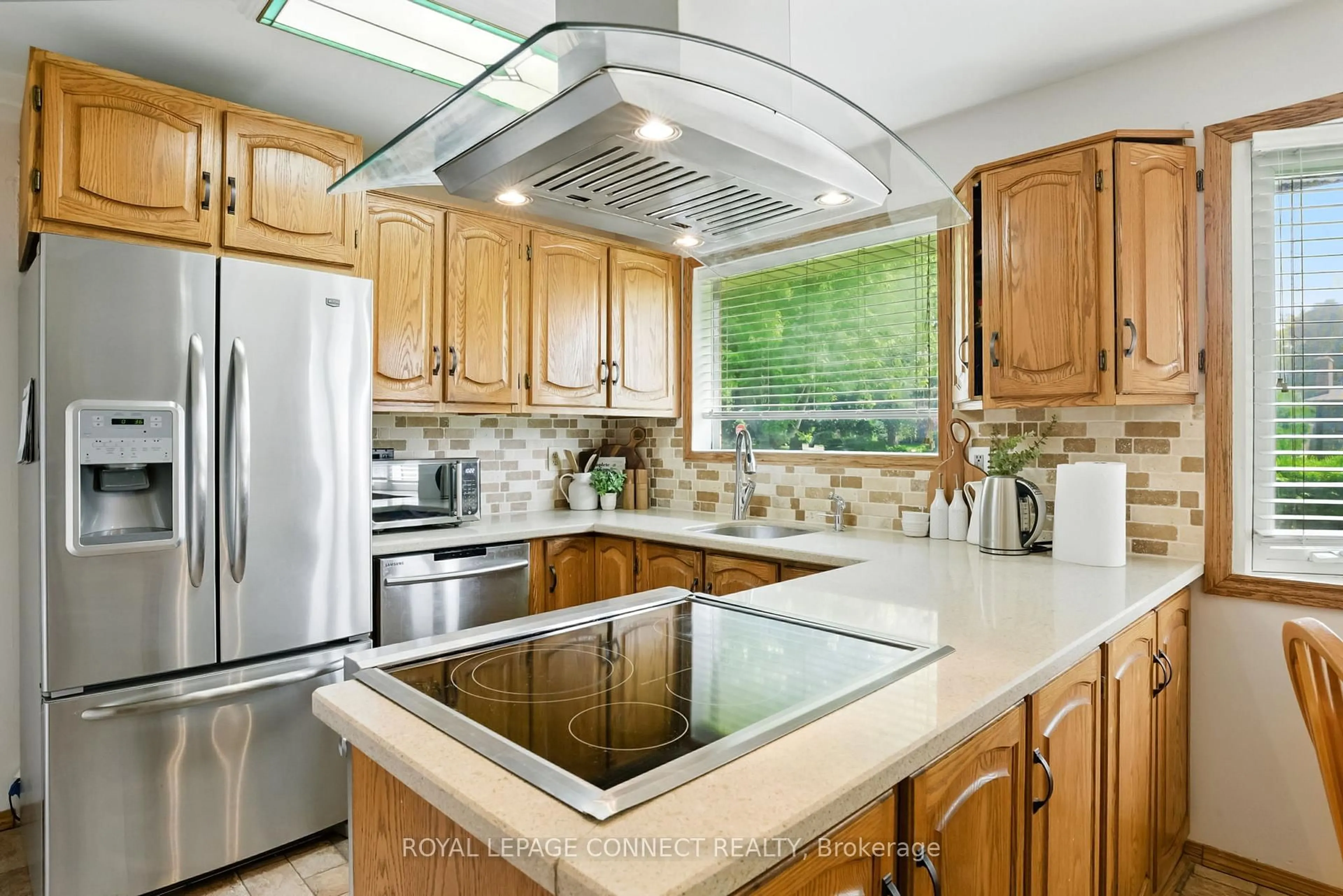Open concept kitchen, ceramic/tile floor for 764 Westdale St, Oshawa Ontario L1J 5B7