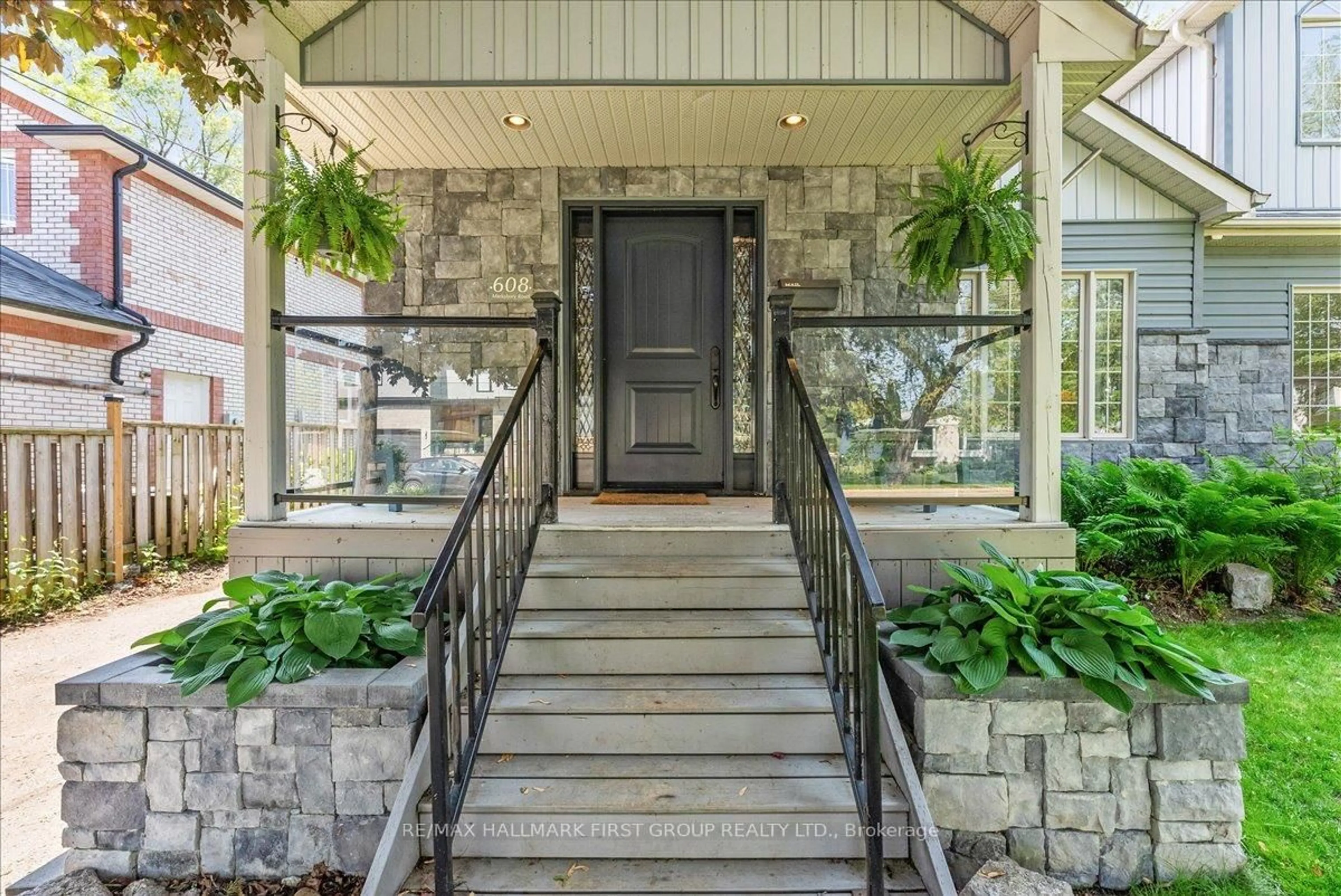 Indoor entryway for 608 Marksbury Rd, Pickering Ontario L1W 2S8