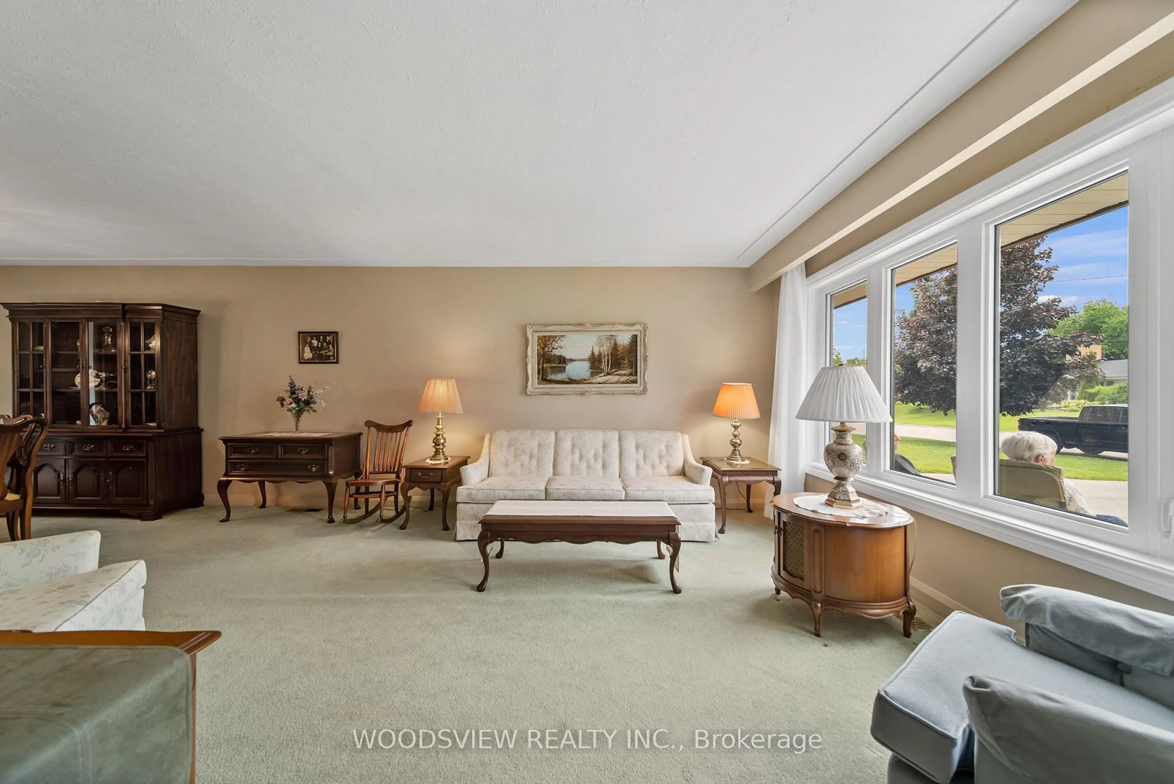 Living room with furniture, unknown for 733 Glengrove St, Oshawa Ontario L1J 5C3