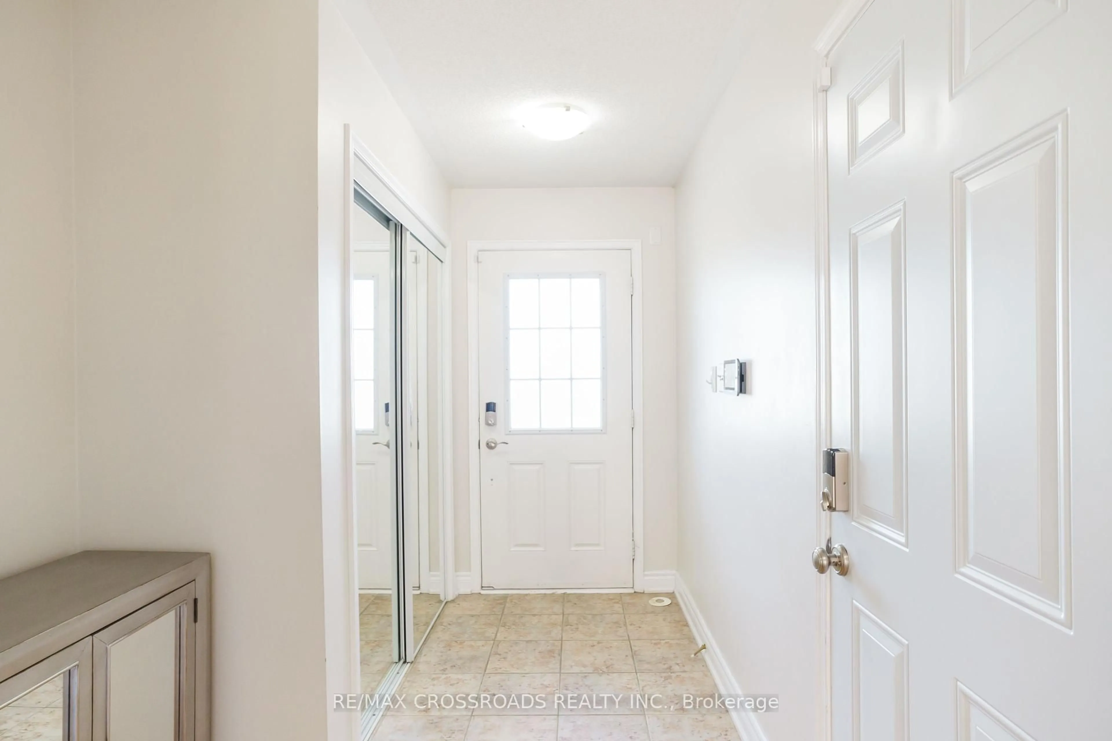 Indoor entryway for 15 Oates Dr, Toronto Ontario M1L 0A9