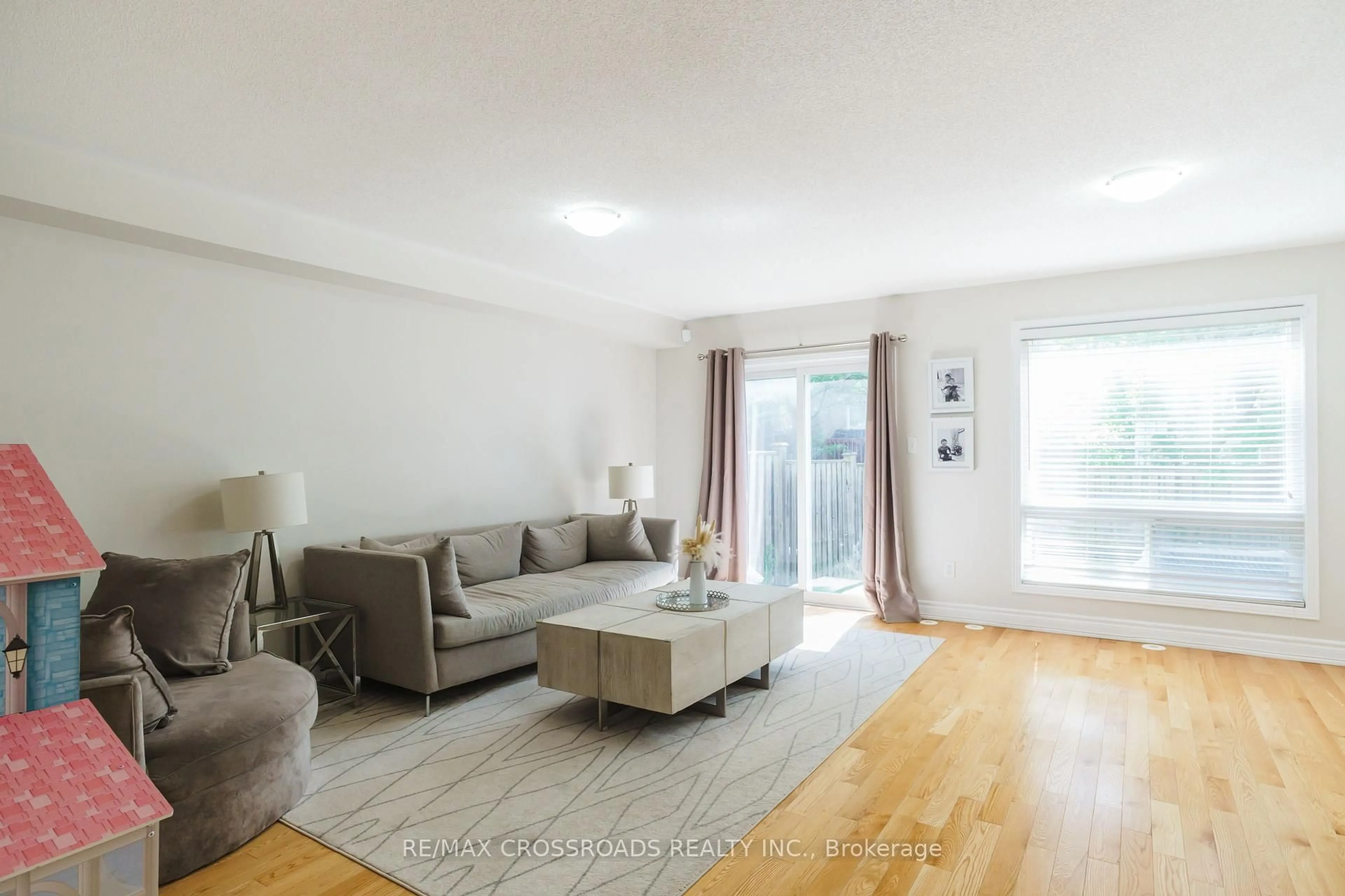 Living room with furniture, wood/laminate floor for 15 Oates Dr, Toronto Ontario M1L 0A9